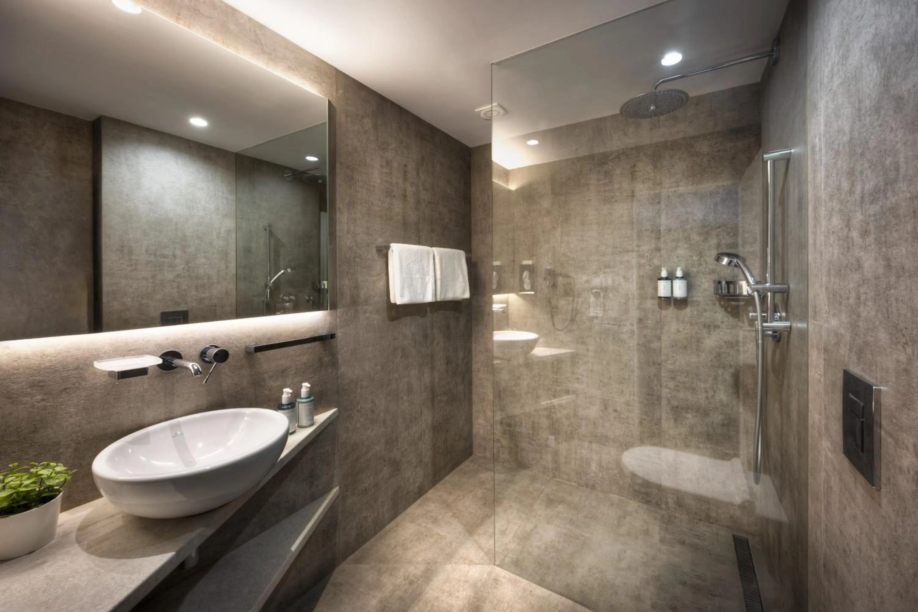 Shower in Akcent hotel