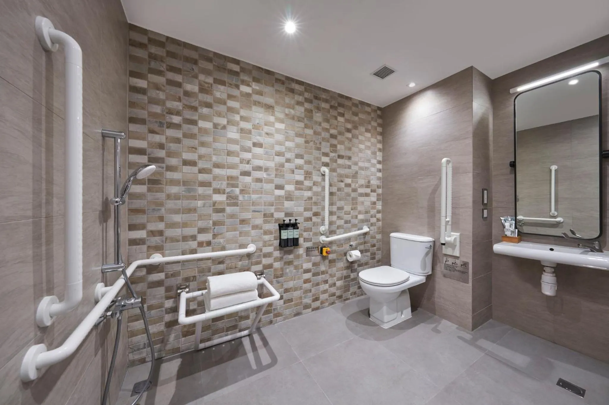 Photo of the whole room in Y Hotel Hong Kong