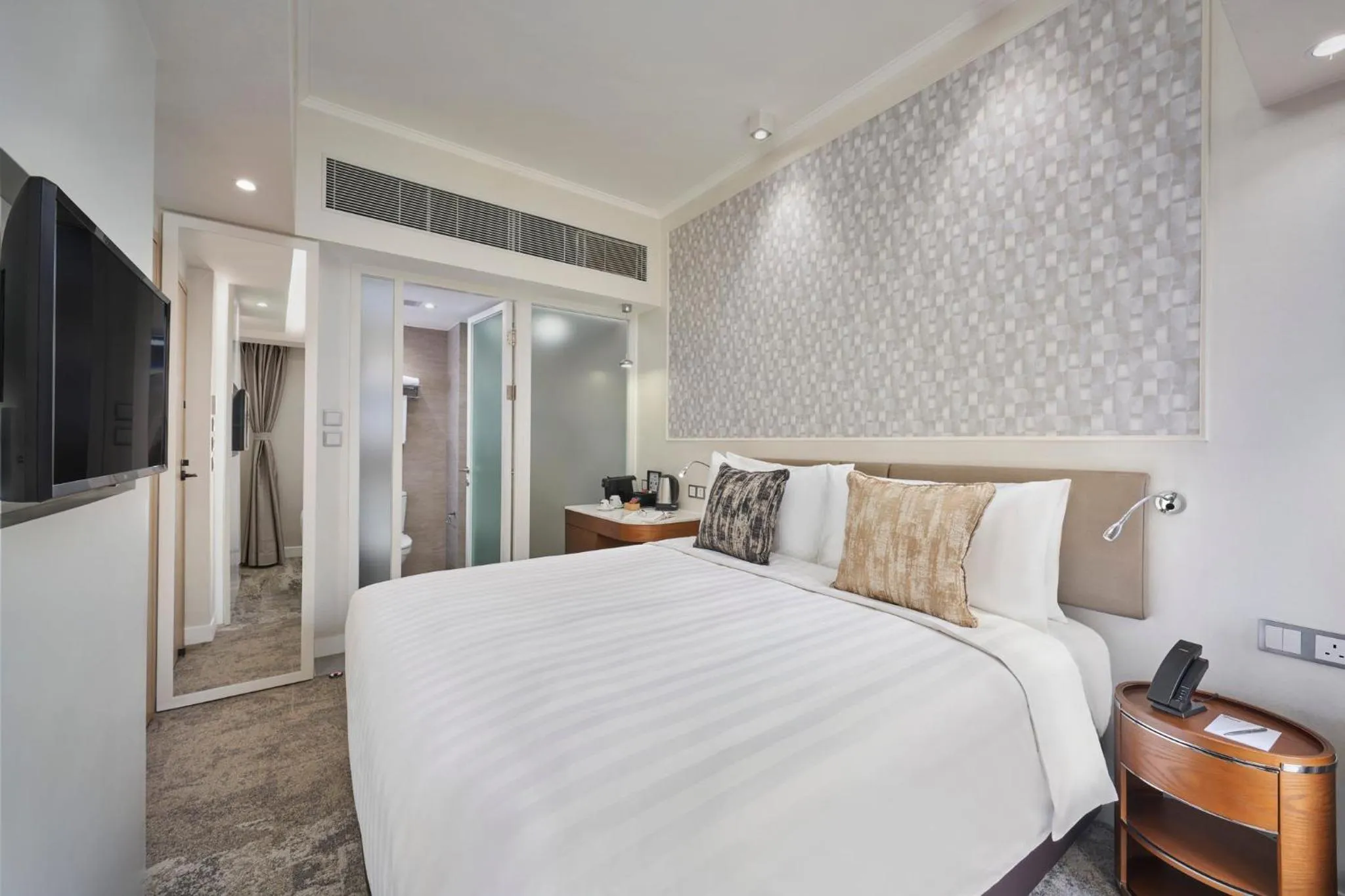 Photo of the whole room, Bed in Y Hotel Hong Kong