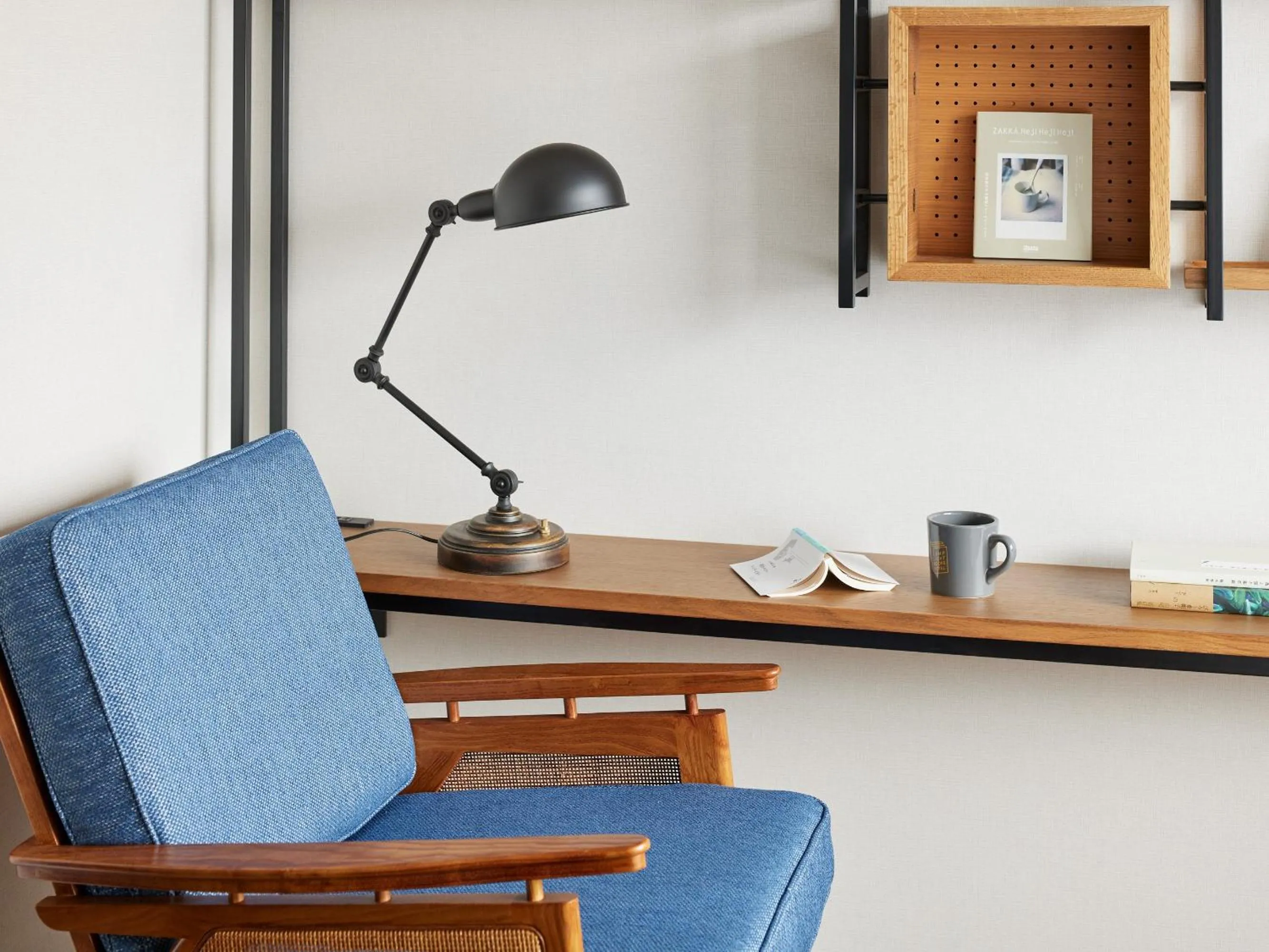 Living room in LAMP LIGHT BOOKS HOTEL fukuoka