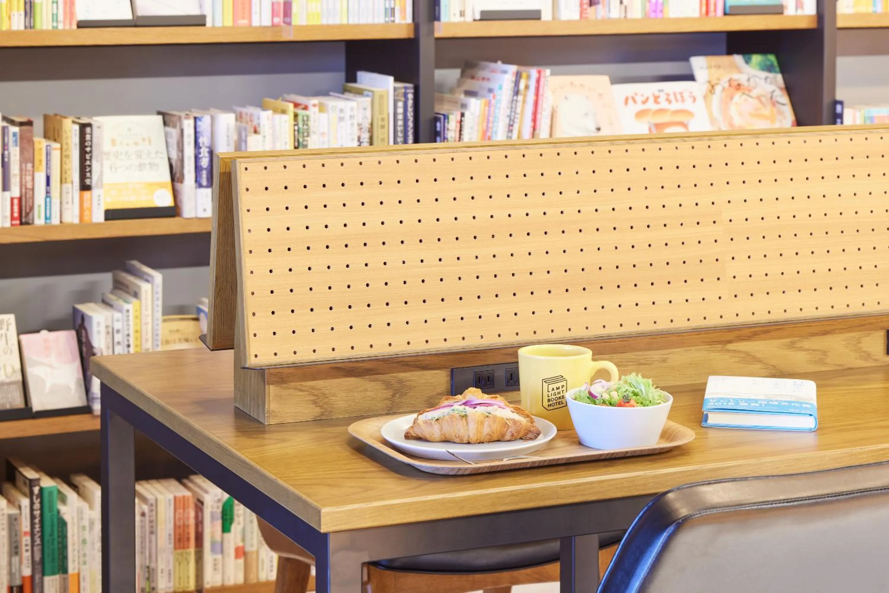 Restaurant/places to eat in LAMP LIGHT BOOKS HOTEL fukuoka