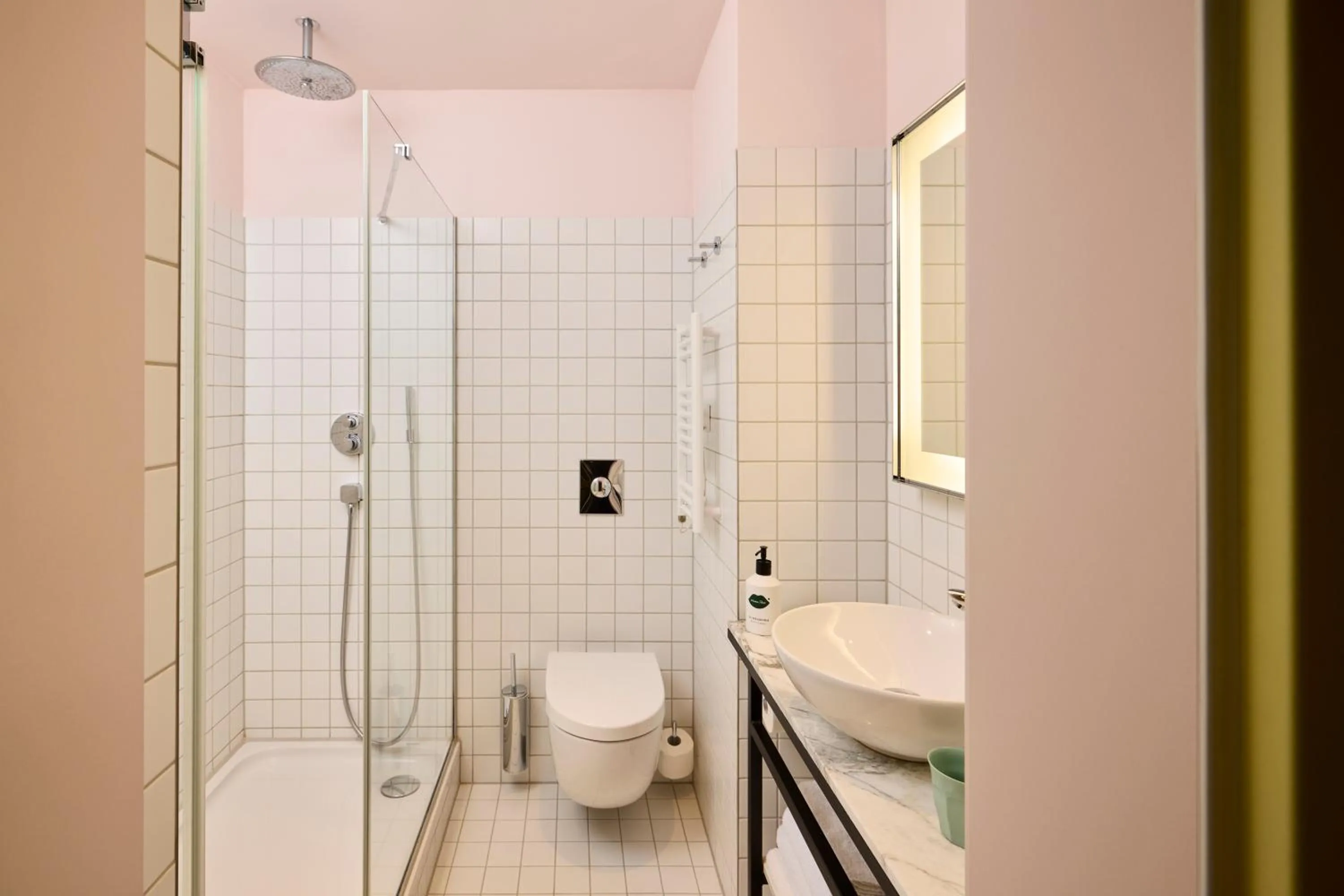 Shower in Mama Shelter Prague