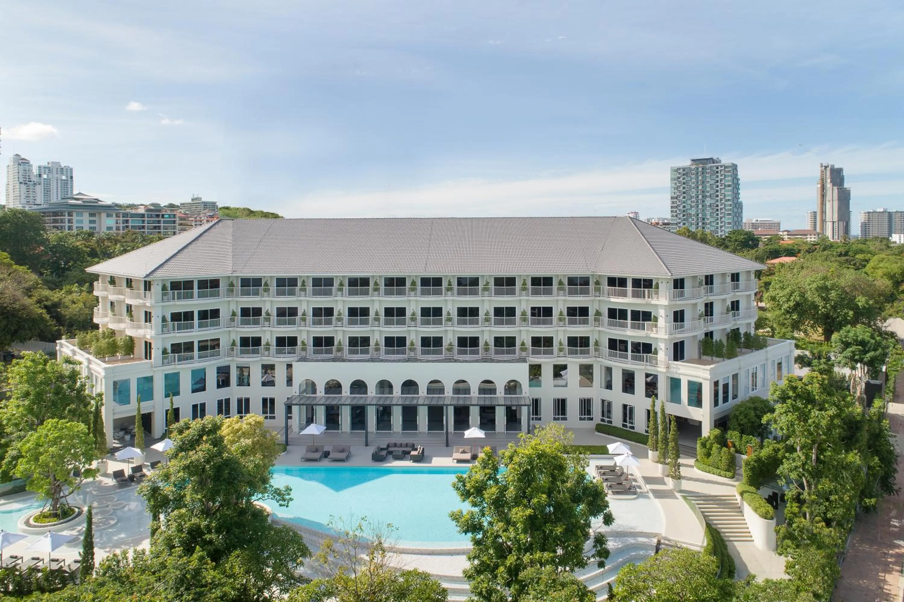 Property building in Cross Pattaya Pratamnak