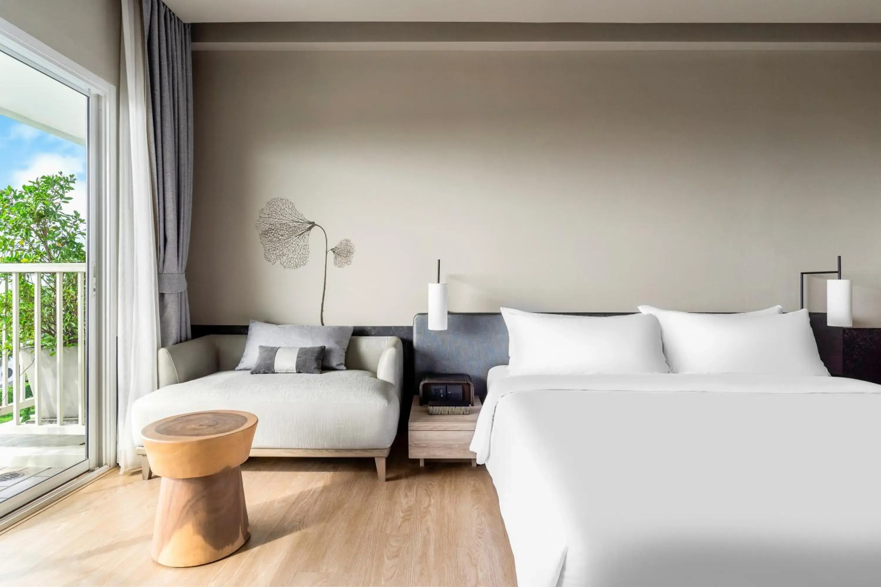 Luxury Ocean View Room (Twin Bed) in Cross Pattaya Pratamnak Luxury Ocean View Room (Twin Bed) in Cross Pattaya Pratamnak