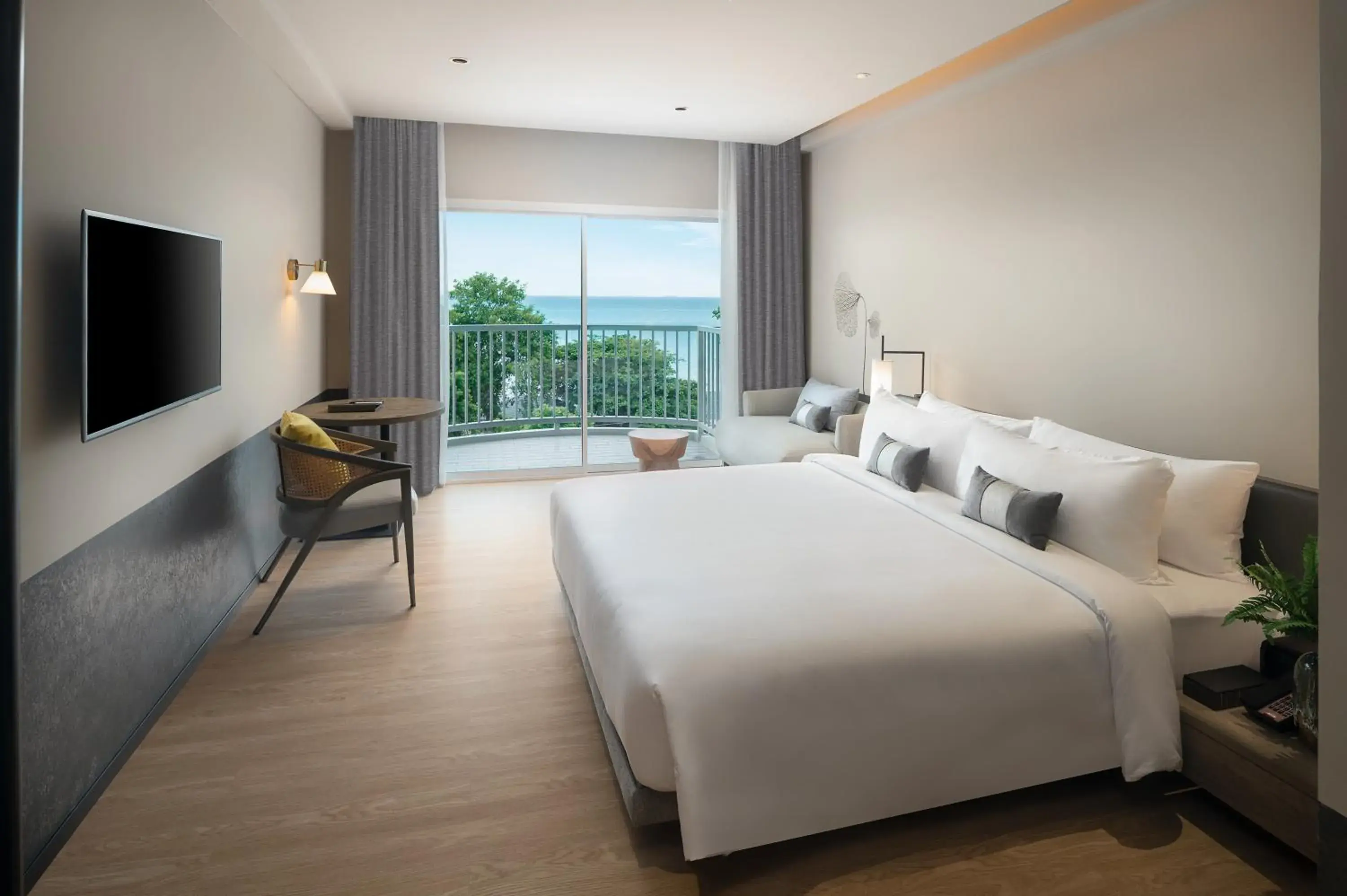 Luxury Ocean View Room (King Bed) in Cross Pattaya Pratamnak Luxury Ocean View Room (King Bed) in Cross Pattaya Pratamnak