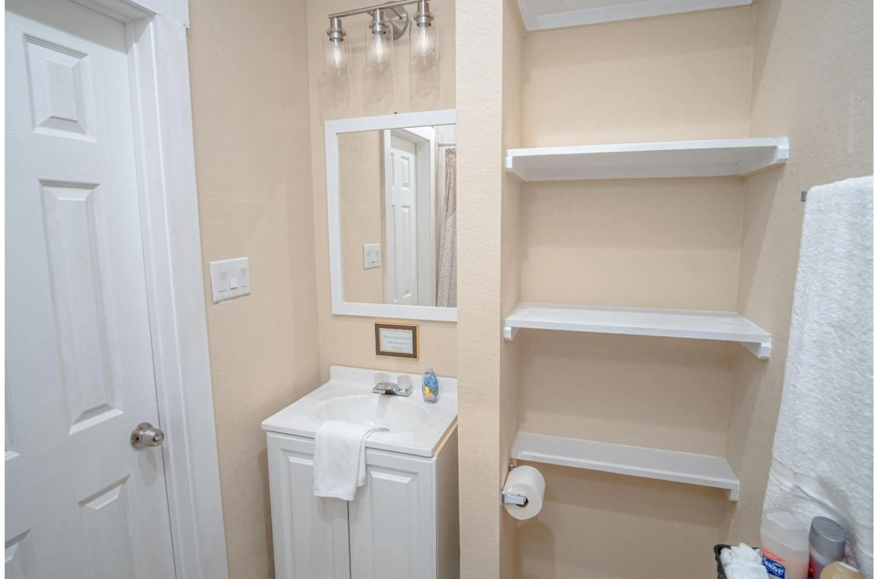 Bathroom in 3BR2BA Remodeled House Near Downtown