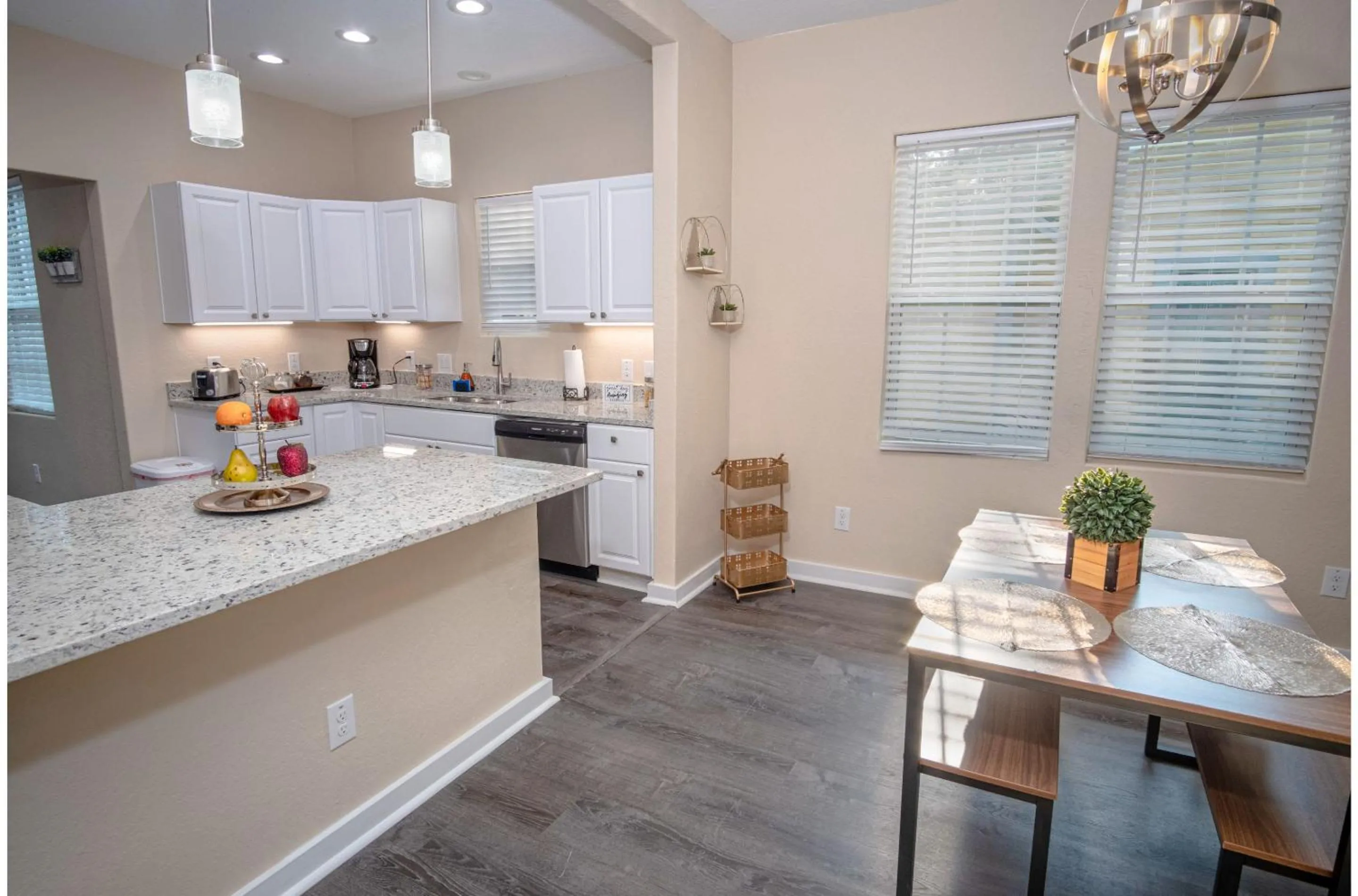 Kitchen or kitchenette in 3BR2BA Remodeled House Near Downtown