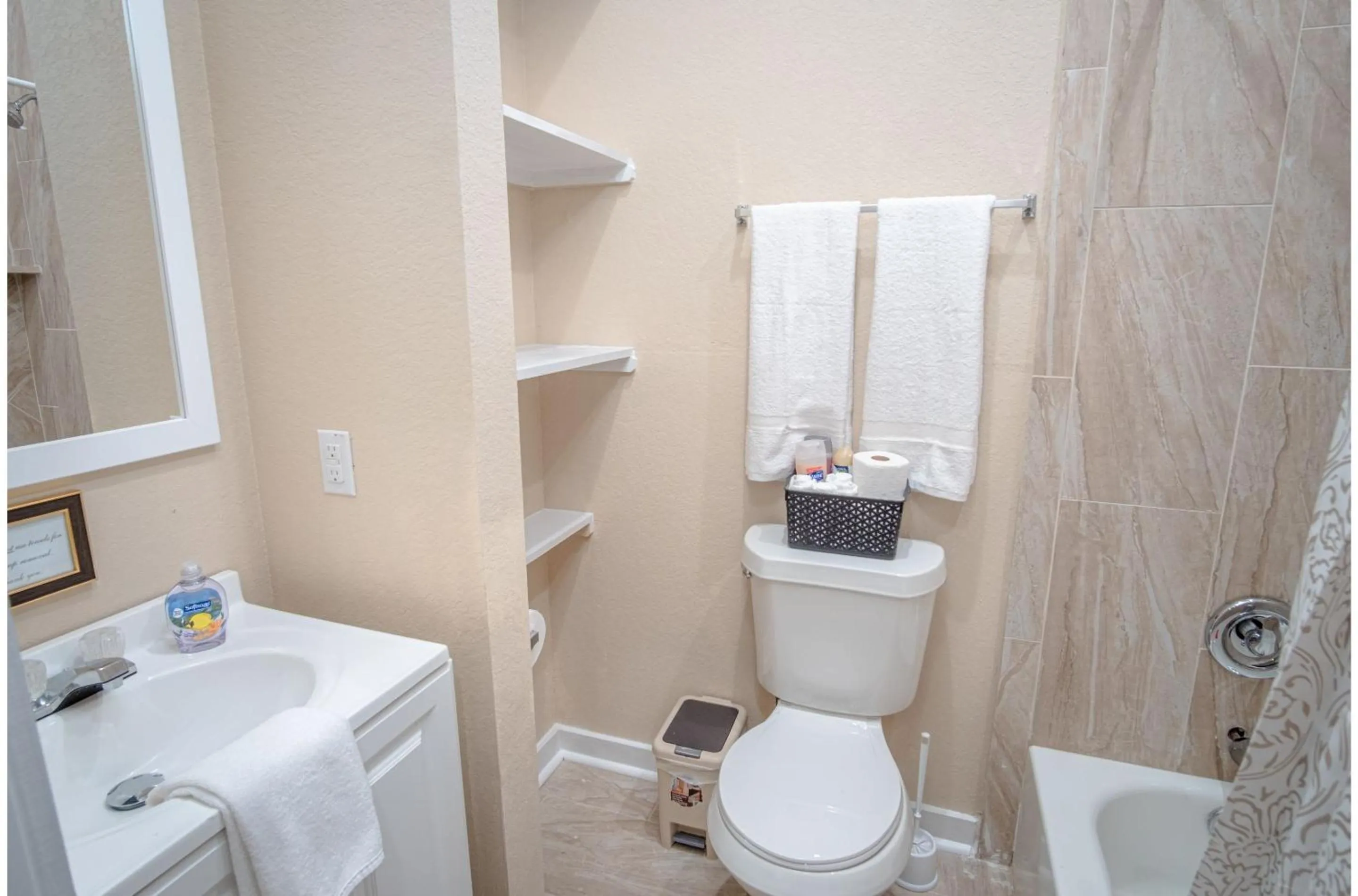 Bathroom in 3BR2BA Remodeled House Near Downtown