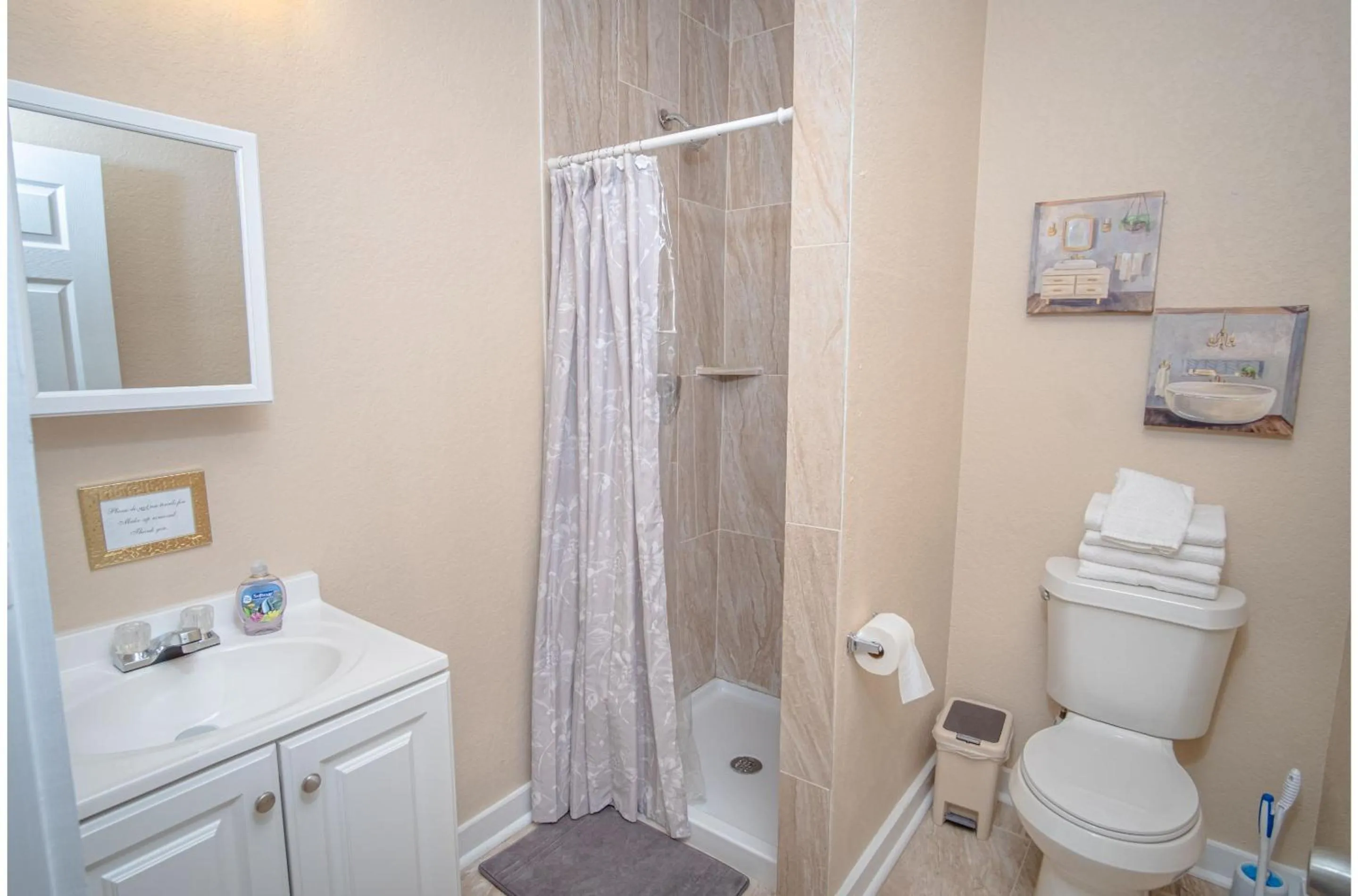 Bathroom in 3BR2BA Remodeled House Near Downtown