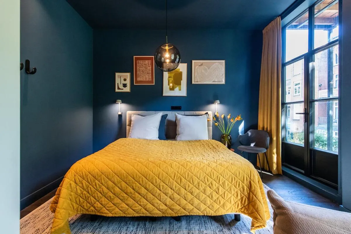 Bed in Luxurious Residence in Vondelpark/Museum District