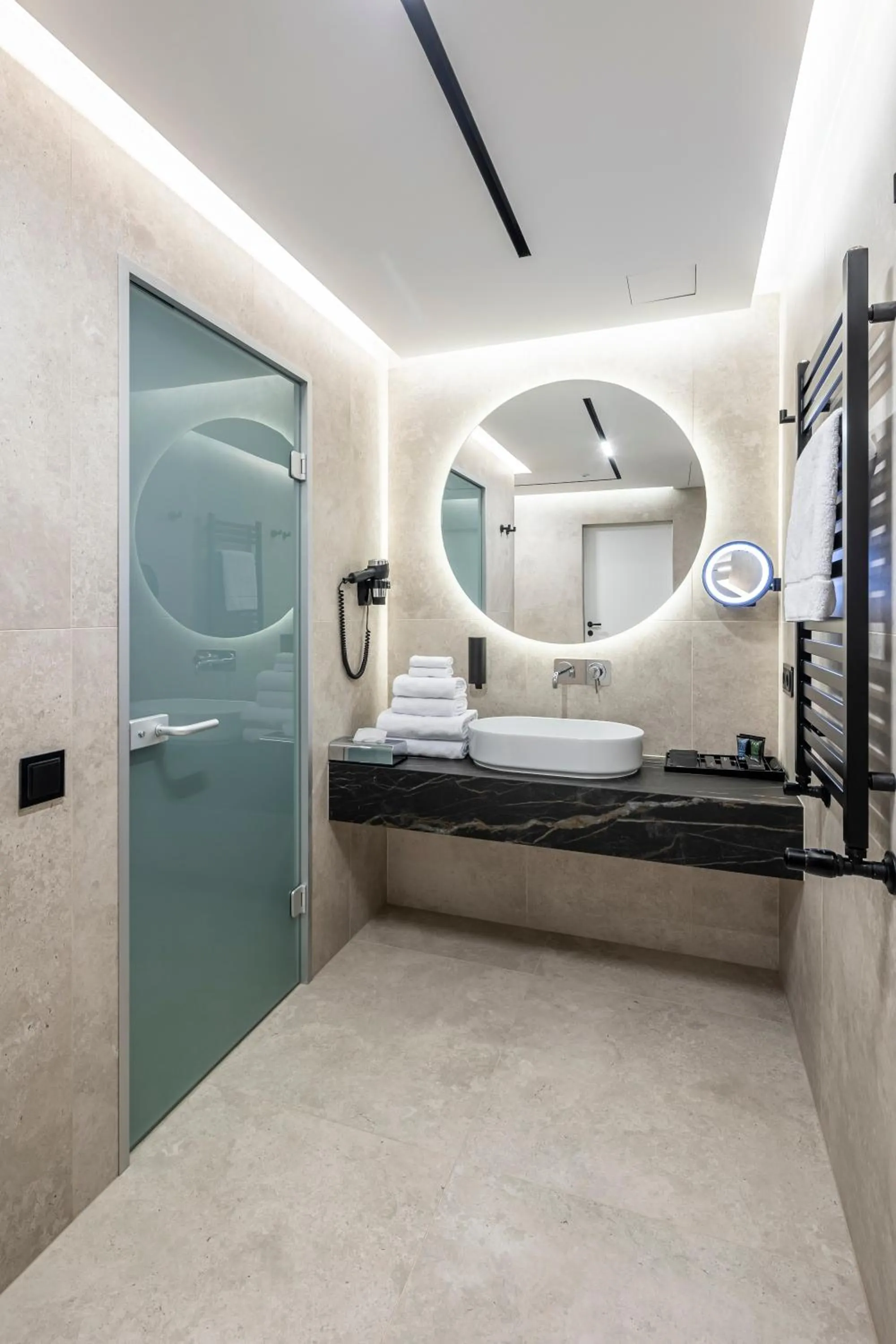 Bathroom, Bed in Loft7