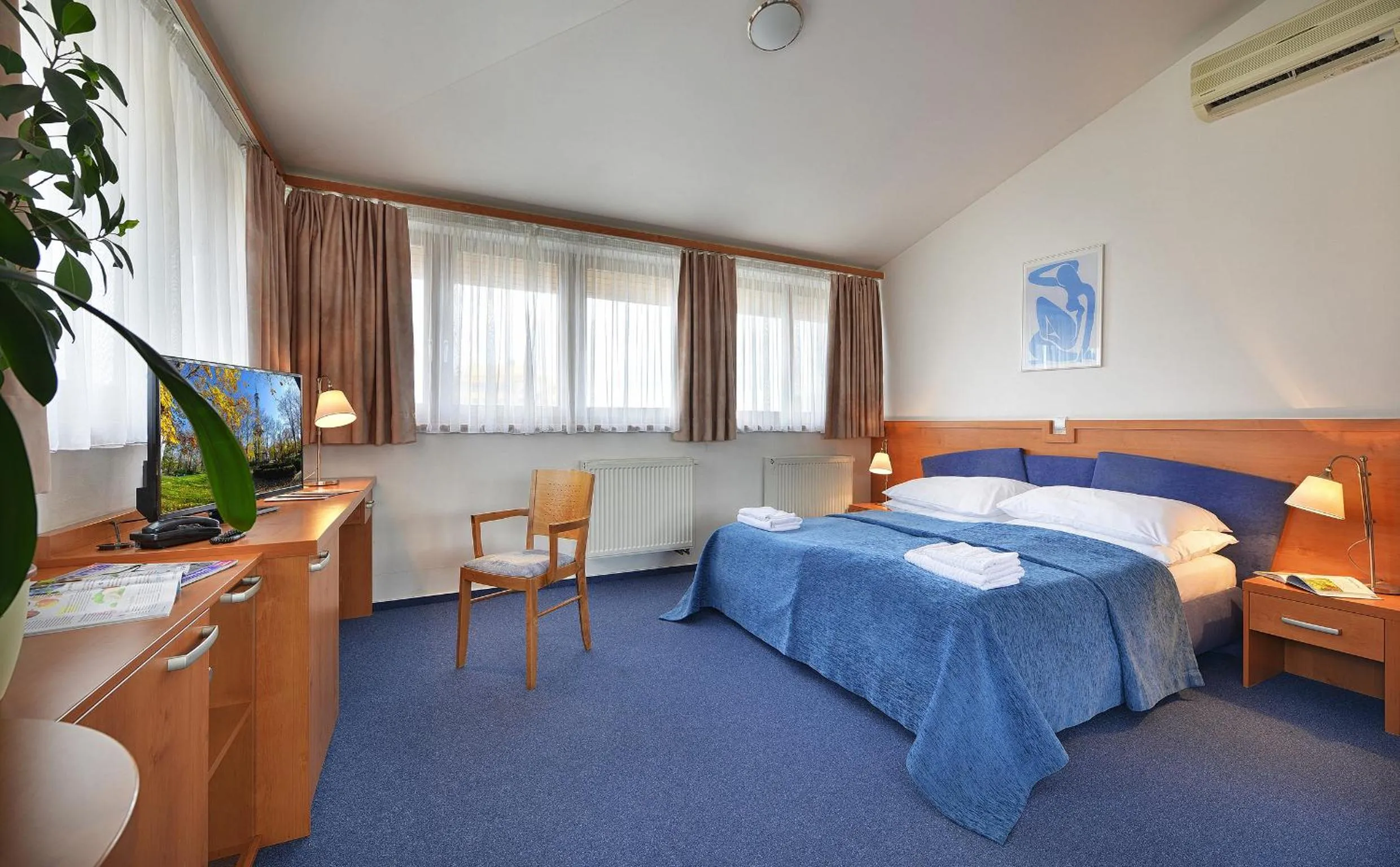 Bedroom, Bed in EA Hotel Populus