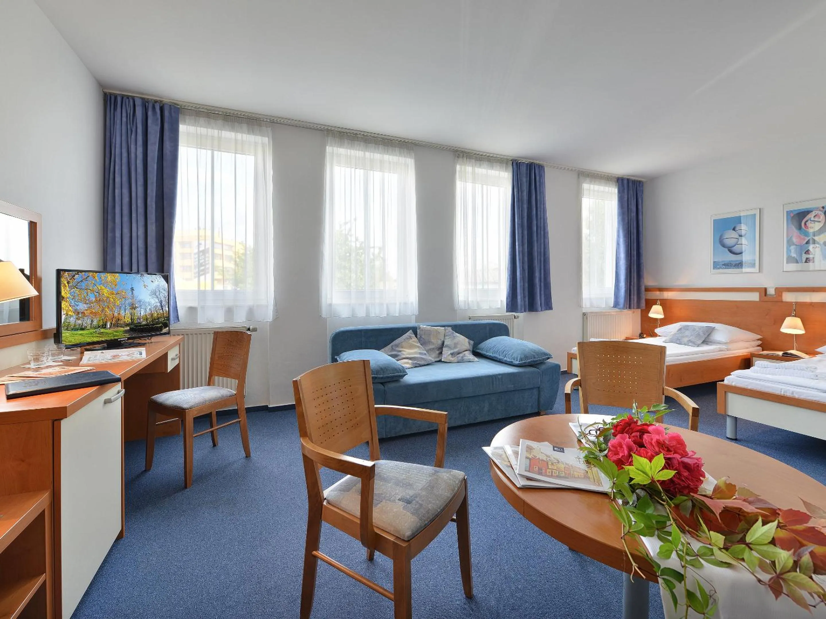 Photo of the whole room, Bed in EA Hotel Populus