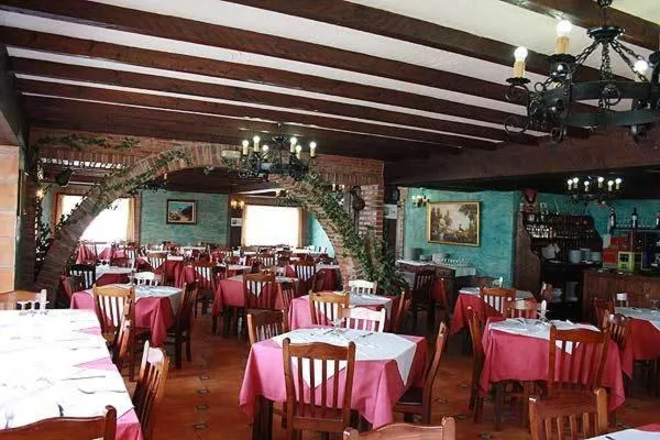 Restaurant/places to eat in Hotel Restaurante La Parra
