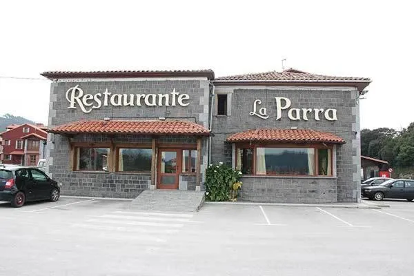 Property building in Hotel Restaurante La Parra