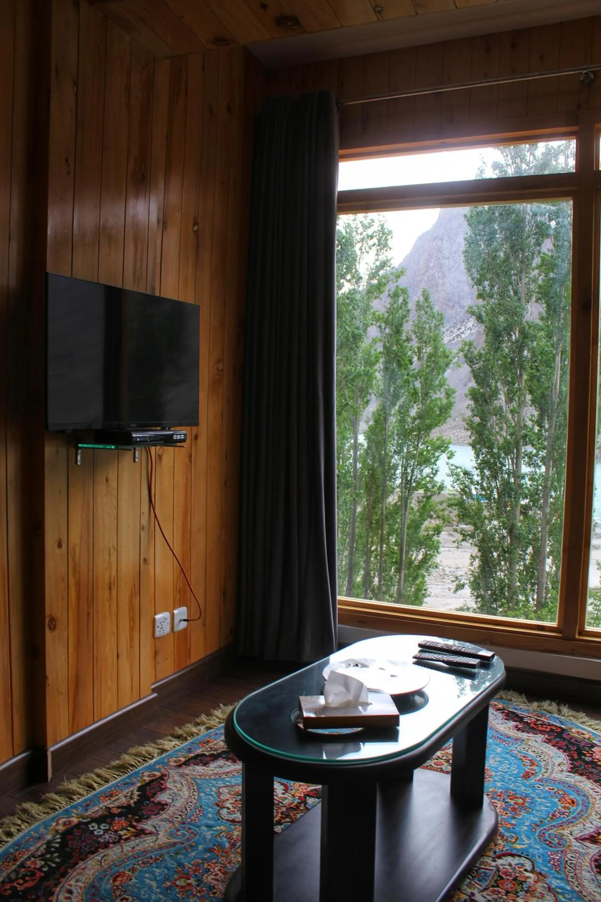 Communal lounge/ TV room in Famree Resort Hunza