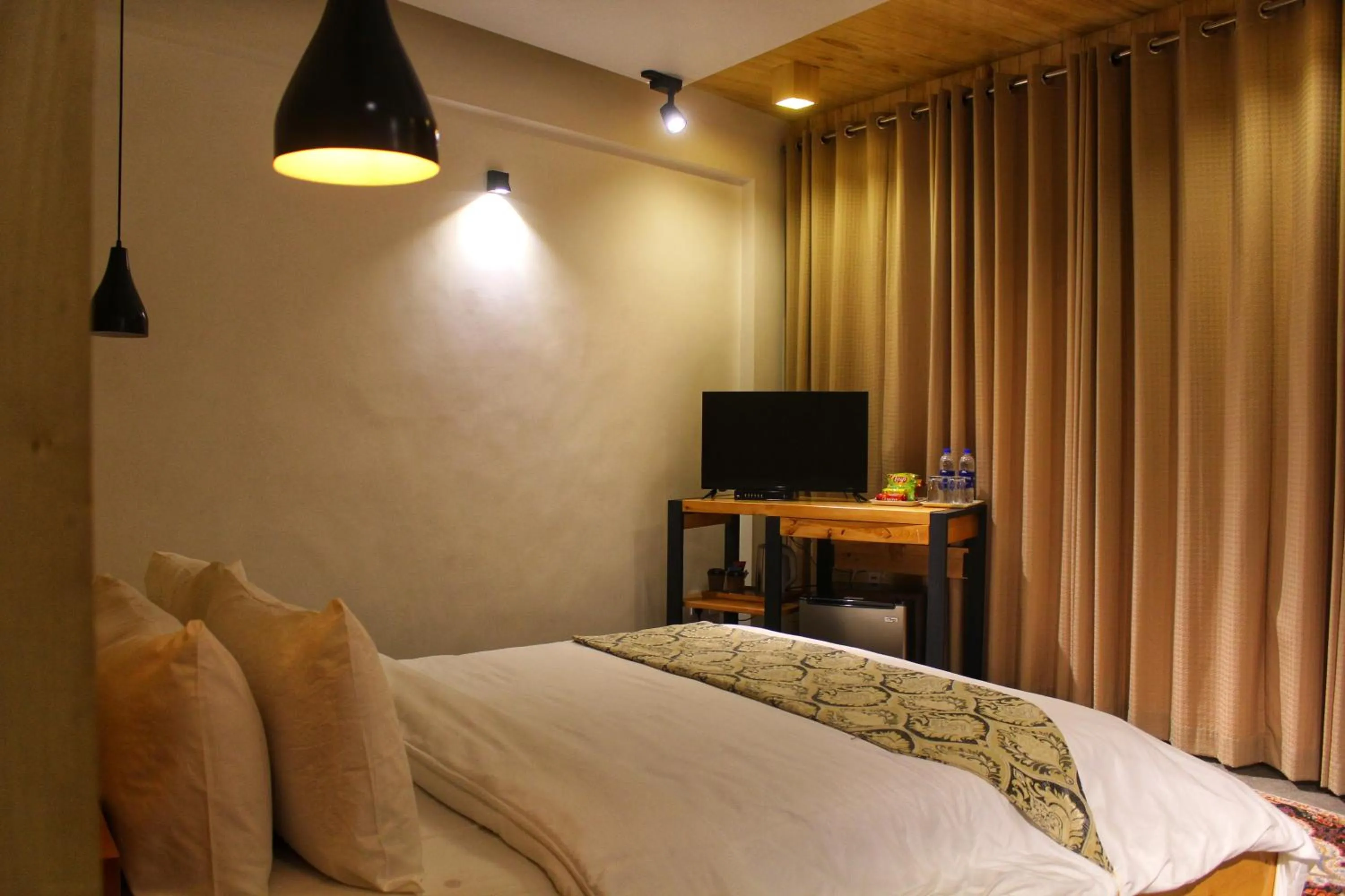 TV and multimedia, Bed in Famree Resort Hunza