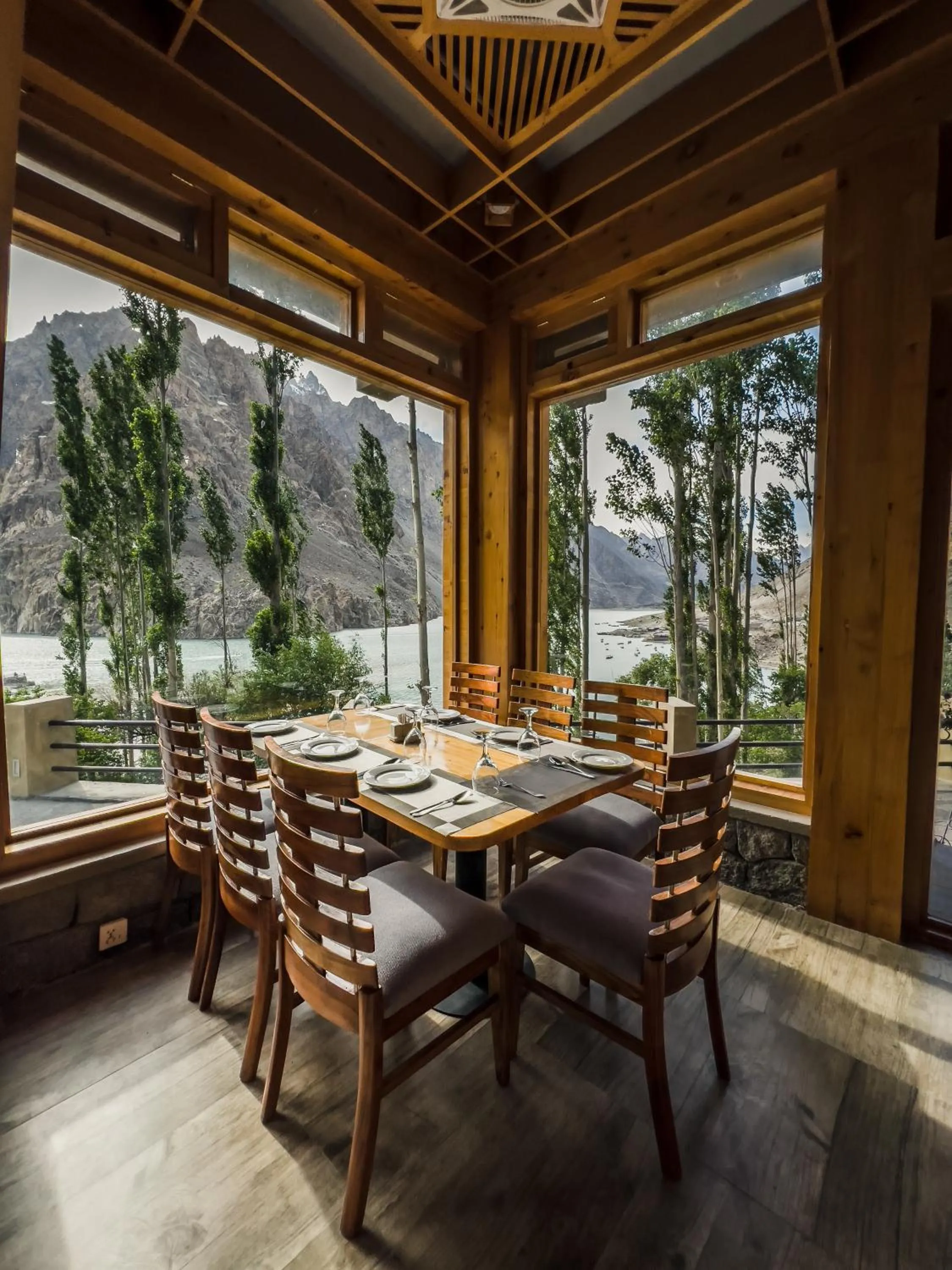 Restaurant/places to eat in Famree Resort Hunza