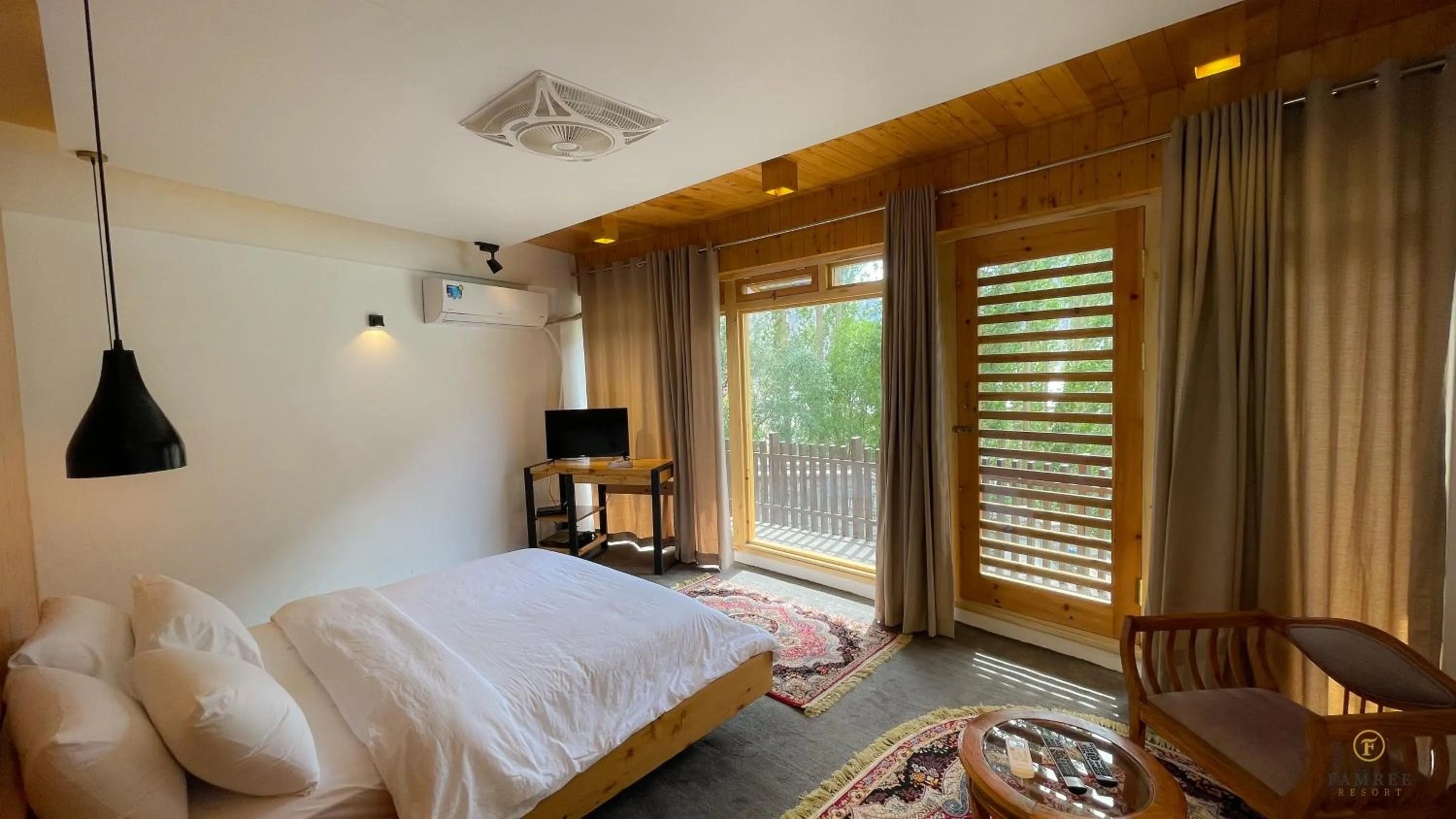 Photo of the whole room, Bed in Famree Resort Hunza