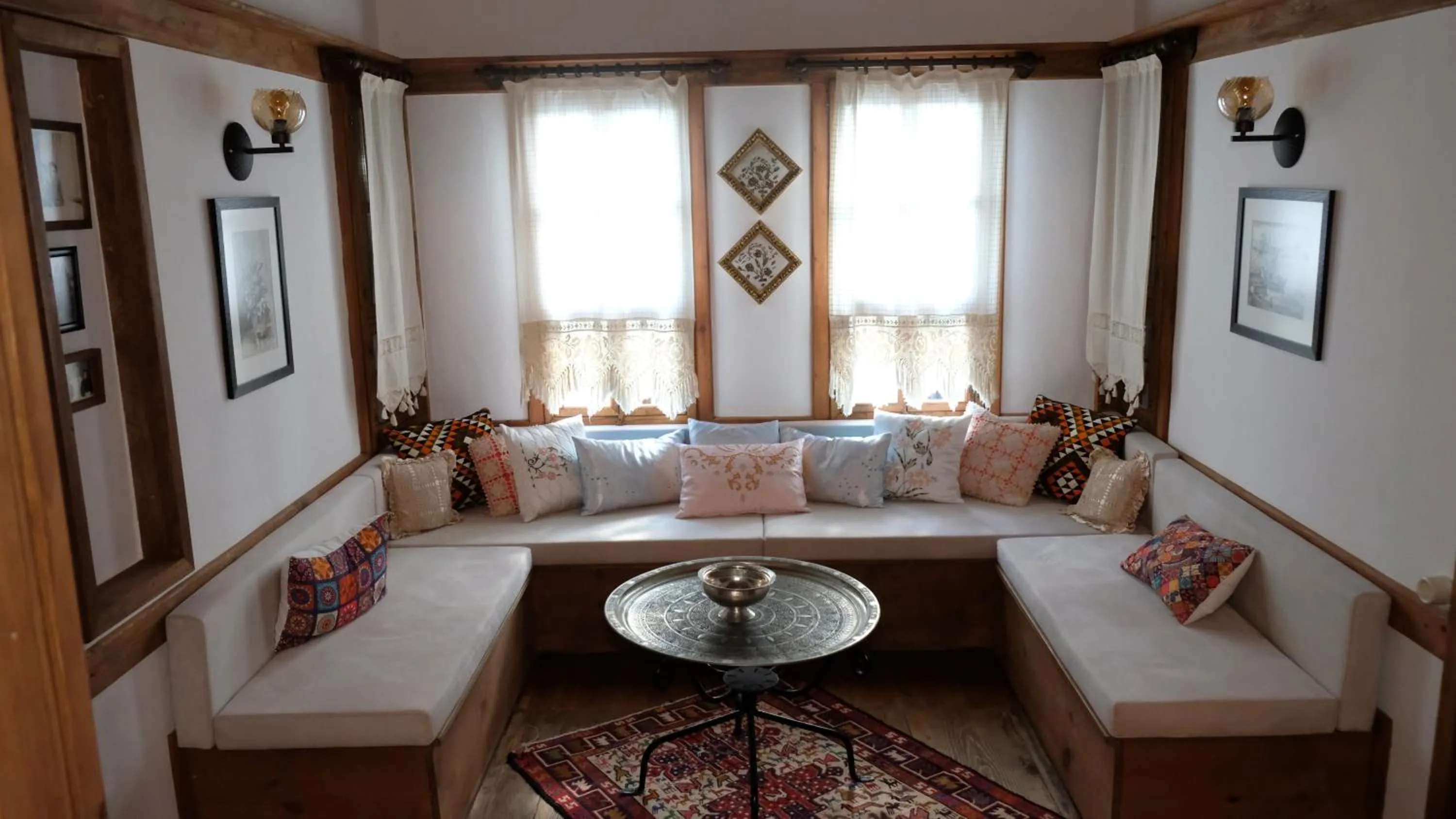 Seating area in Konak Bindallı