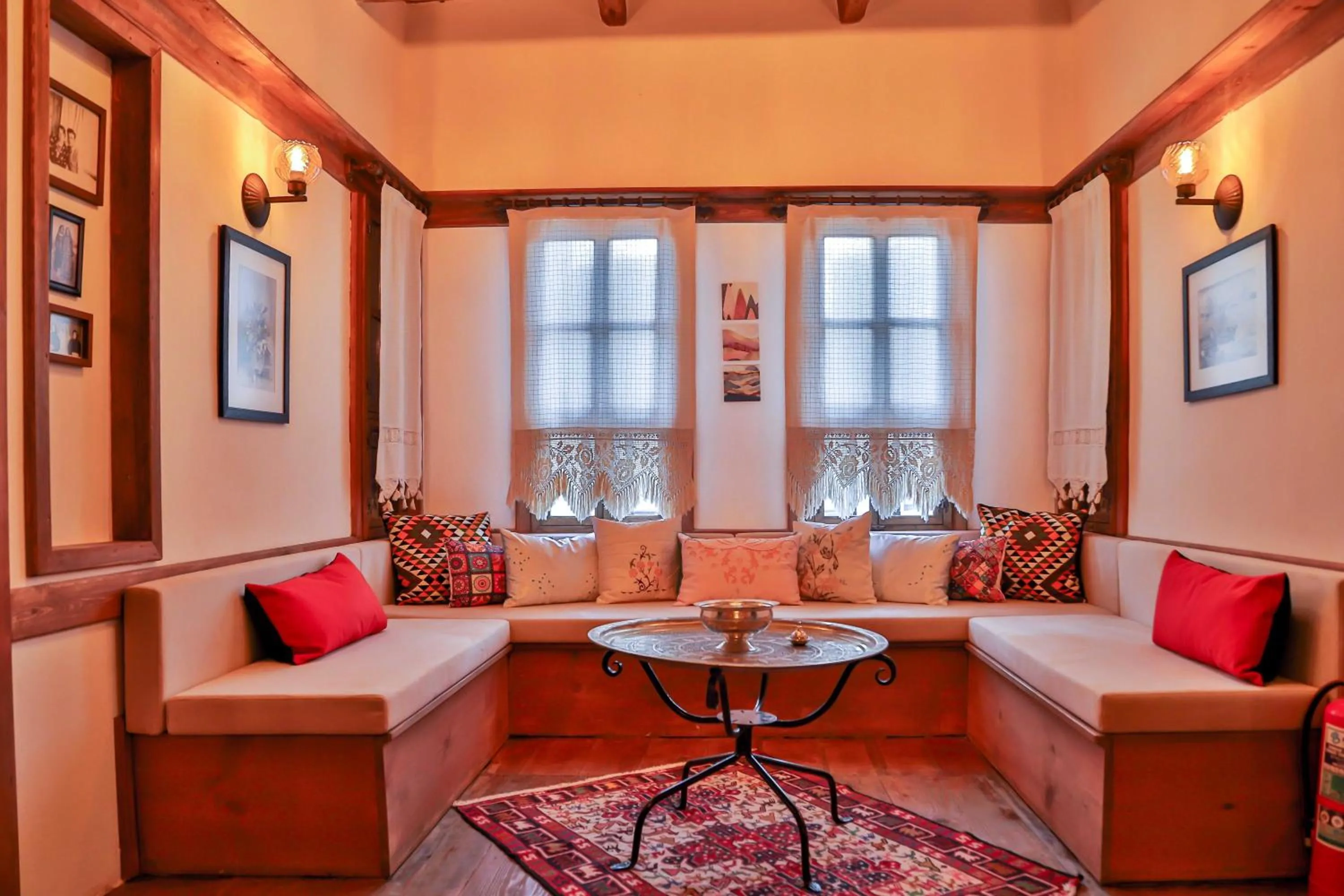 Seating area in Konak Bindallı