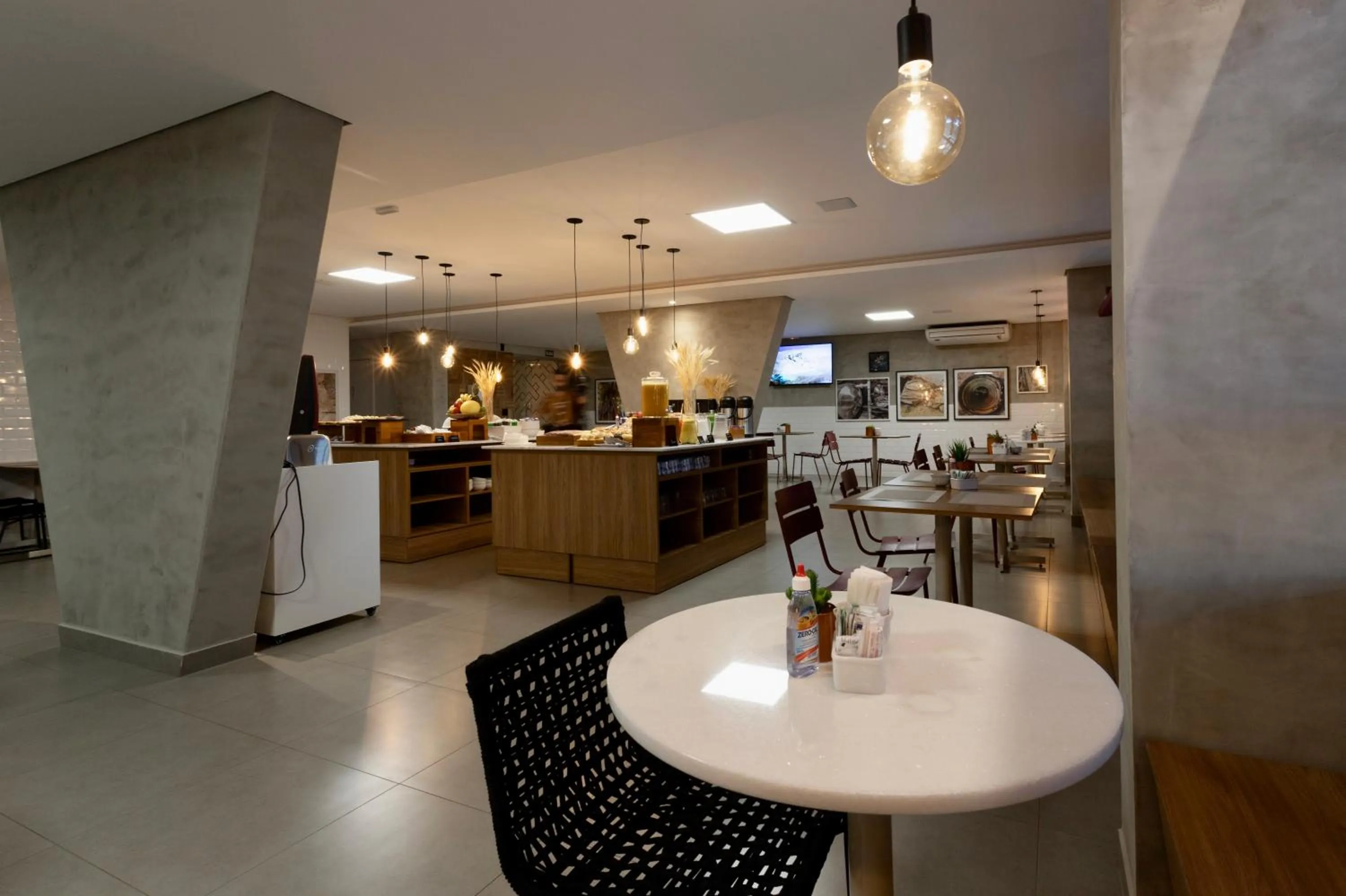 Restaurant/places to eat in LA HOTEL VOTUPORANGA