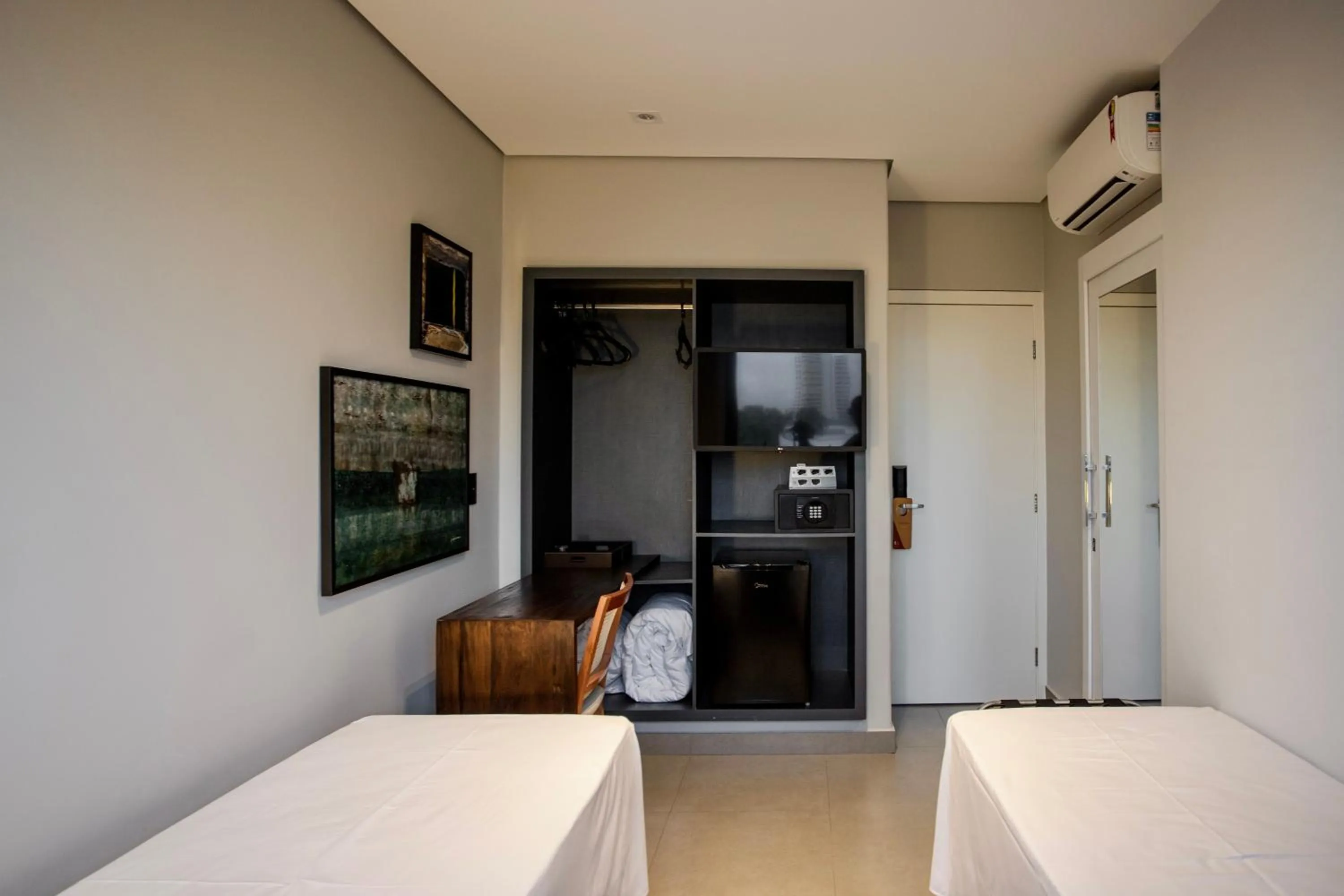 Photo of the whole room, Bed in LA HOTEL VOTUPORANGA