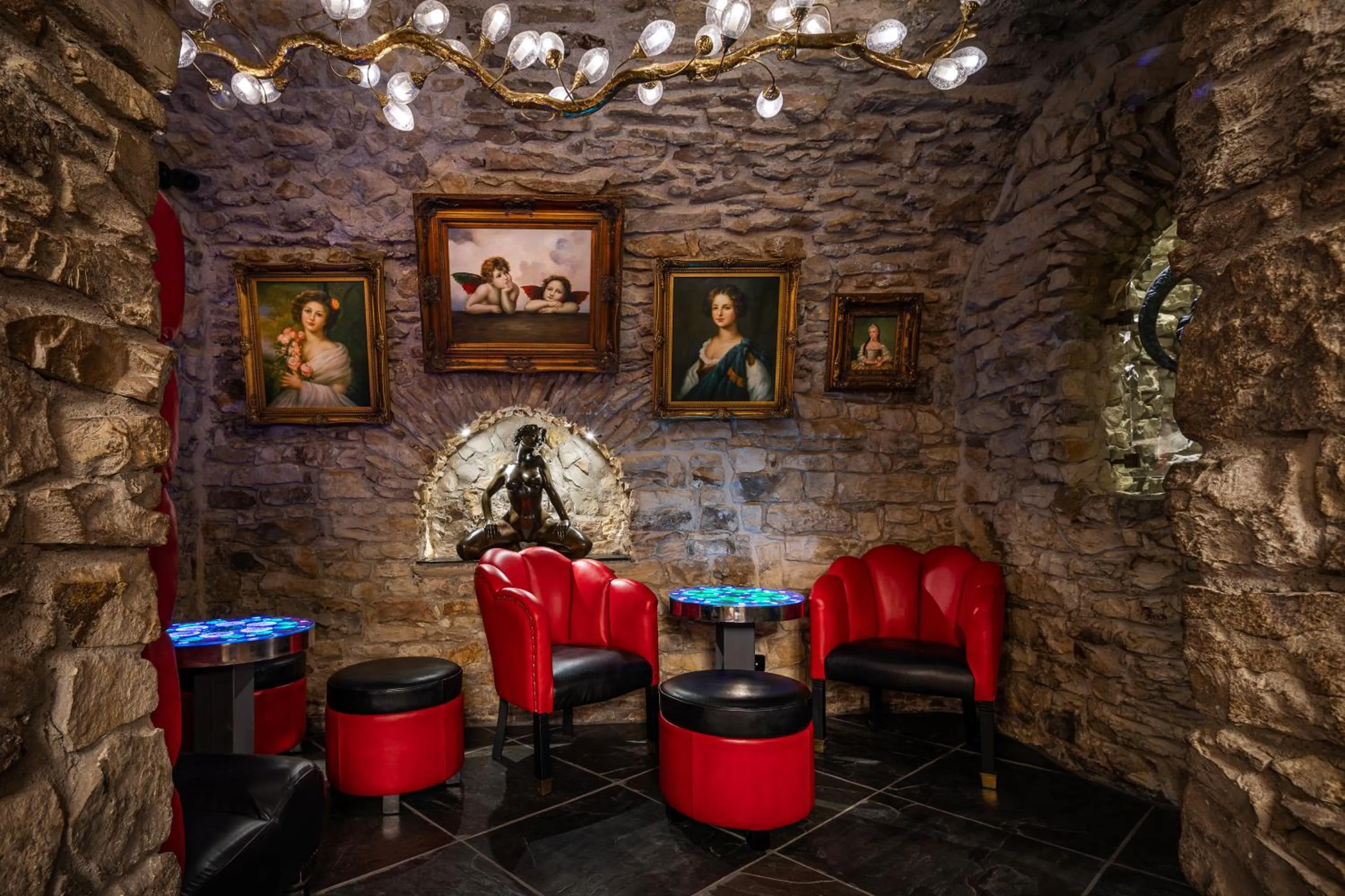 Nightclub / DJ in Hotel U Zlatého Stromu Prague by BHG