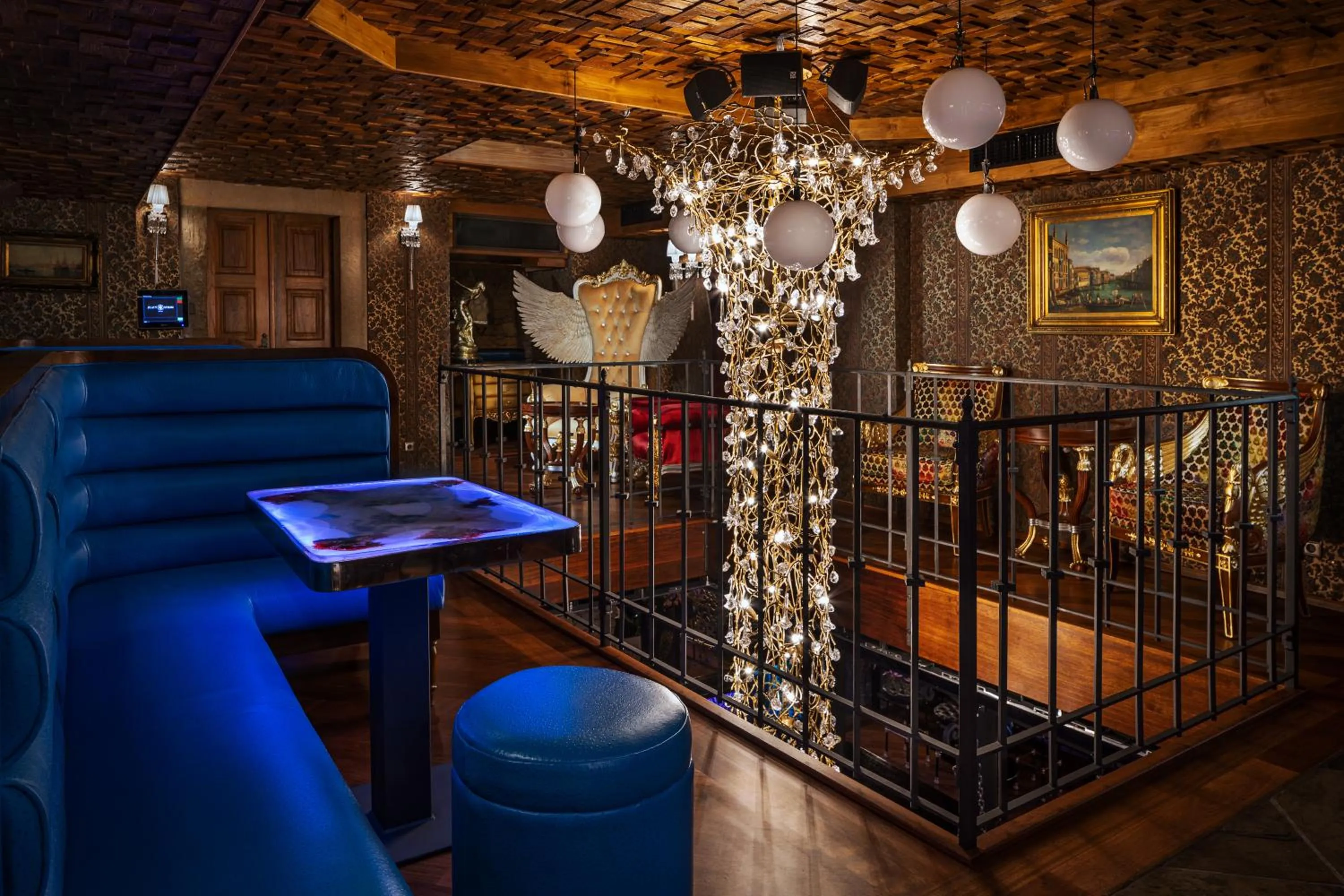 Nightclub / DJ in Hotel U Zlatého Stromu Prague by BHG