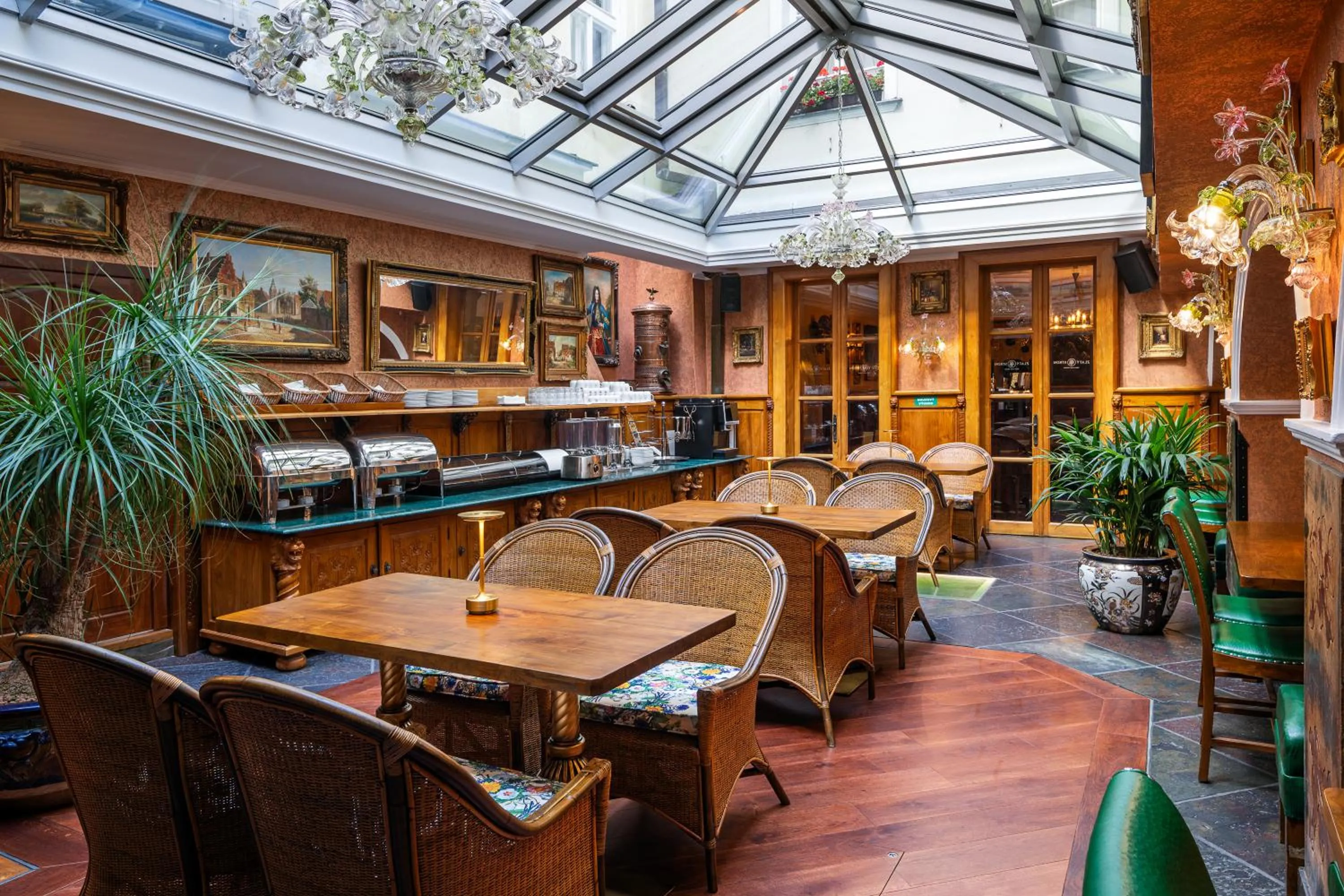 Restaurant/places to eat in Hotel U Zlatého Stromu Prague by BHG