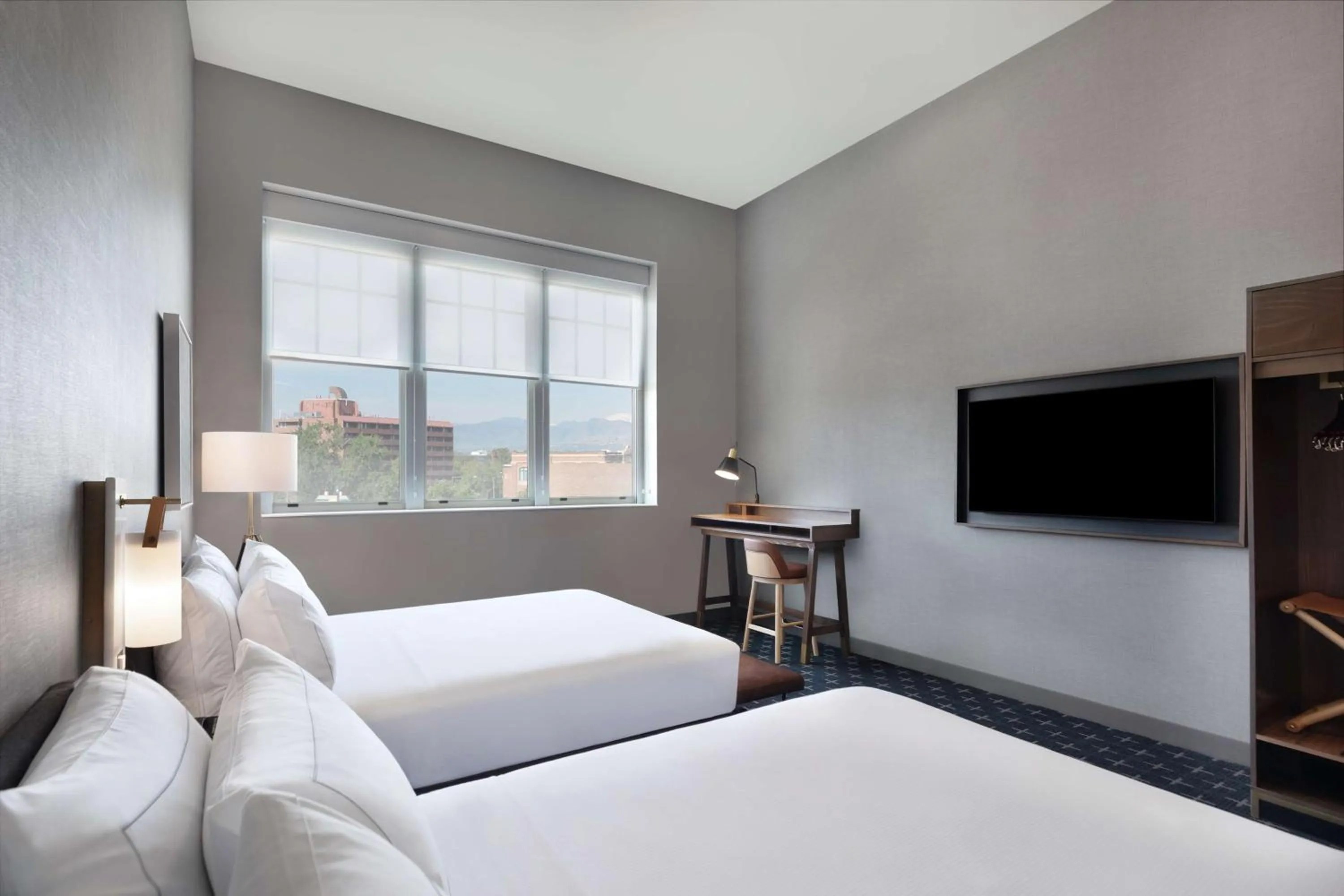 Bedroom, Bed in The Slate Hotel Denver Downtown, Tapestry by Hilton