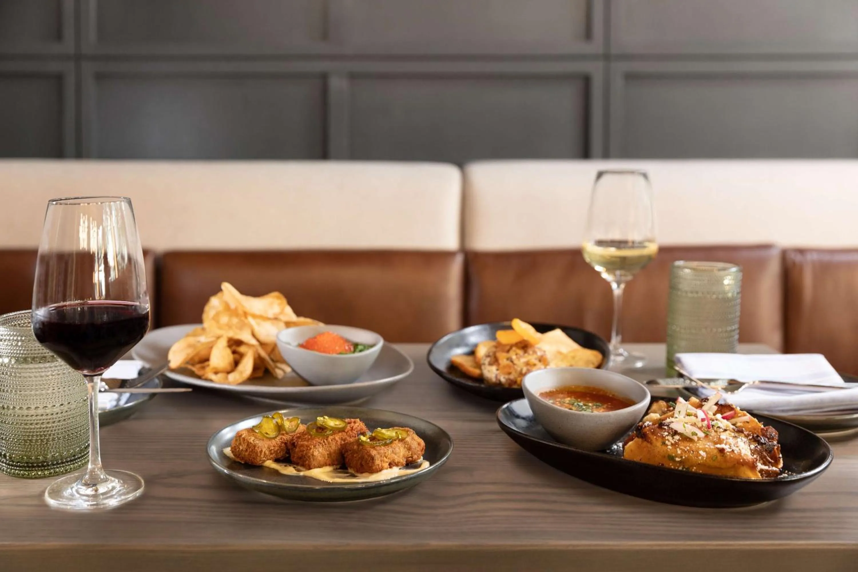 Restaurant/places to eat in The Slate Hotel Denver Downtown, Tapestry by Hilton