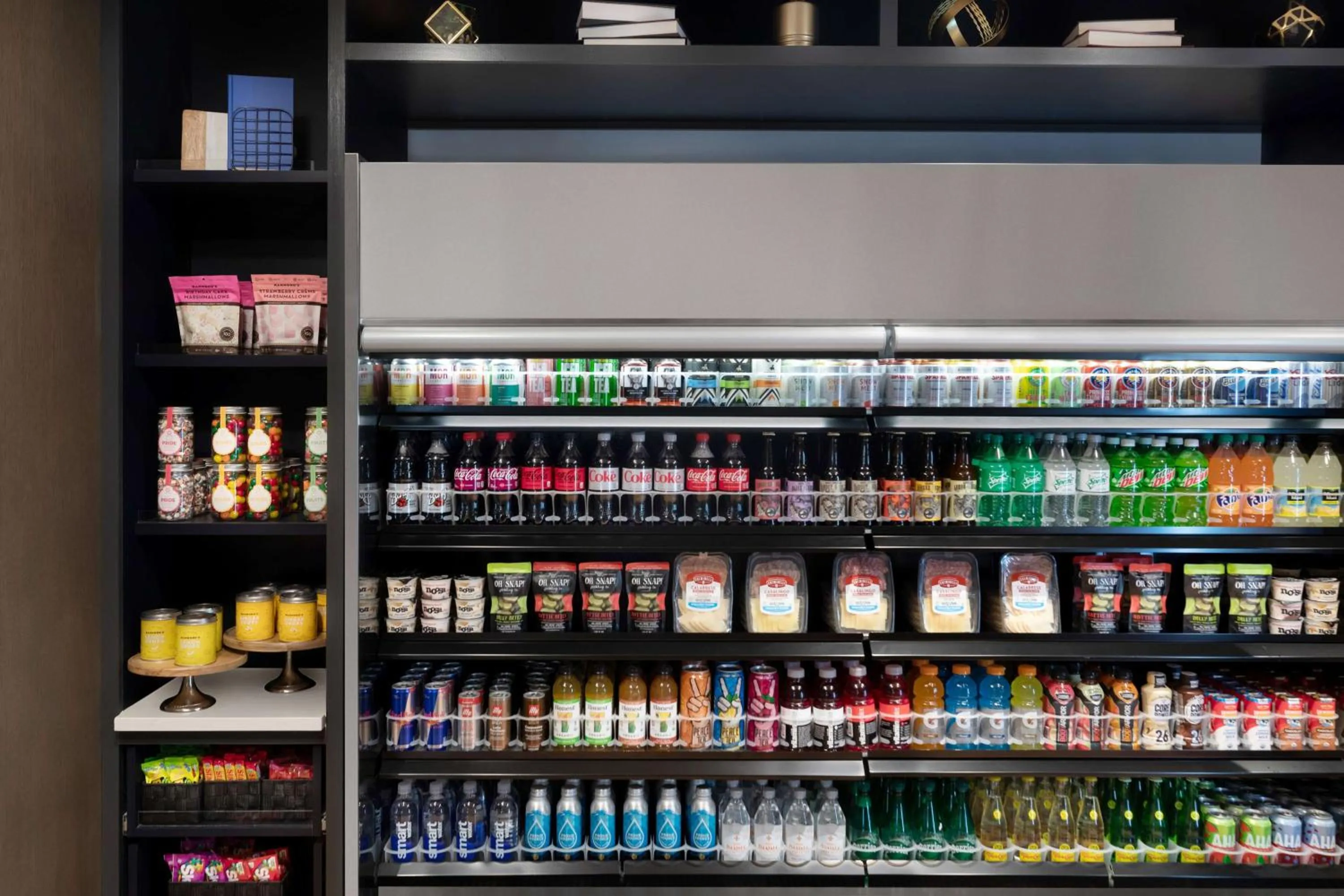 Restaurant/places to eat in The Slate Hotel Denver Downtown, Tapestry by Hilton