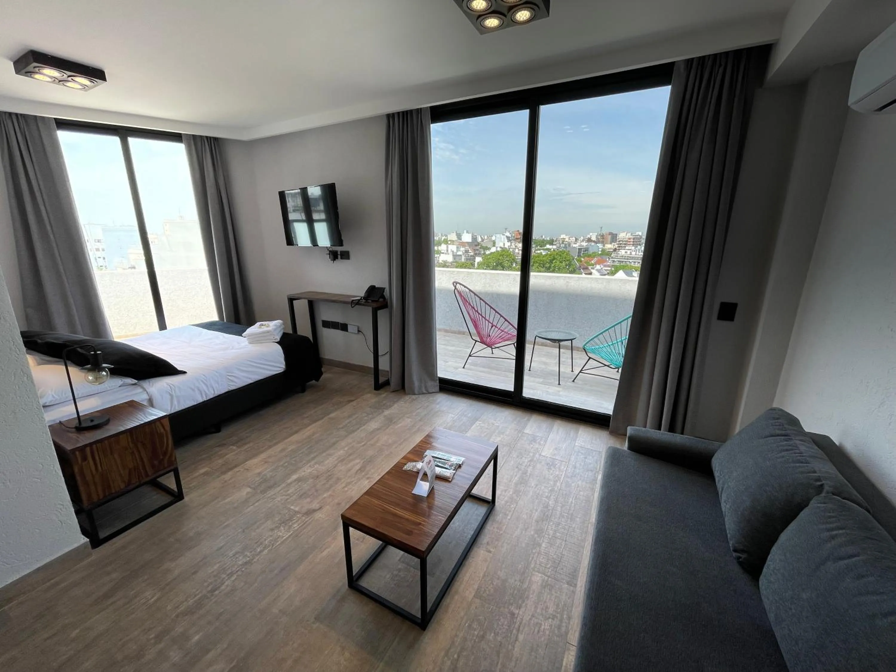 Photo of the whole room, Bed in Days Inn Devoto