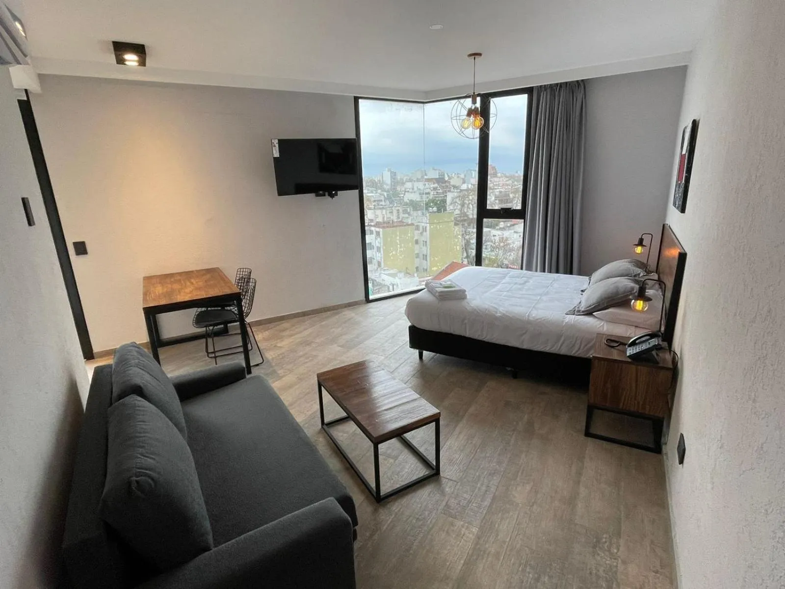 Photo of the whole room, Bed in Days Inn Devoto