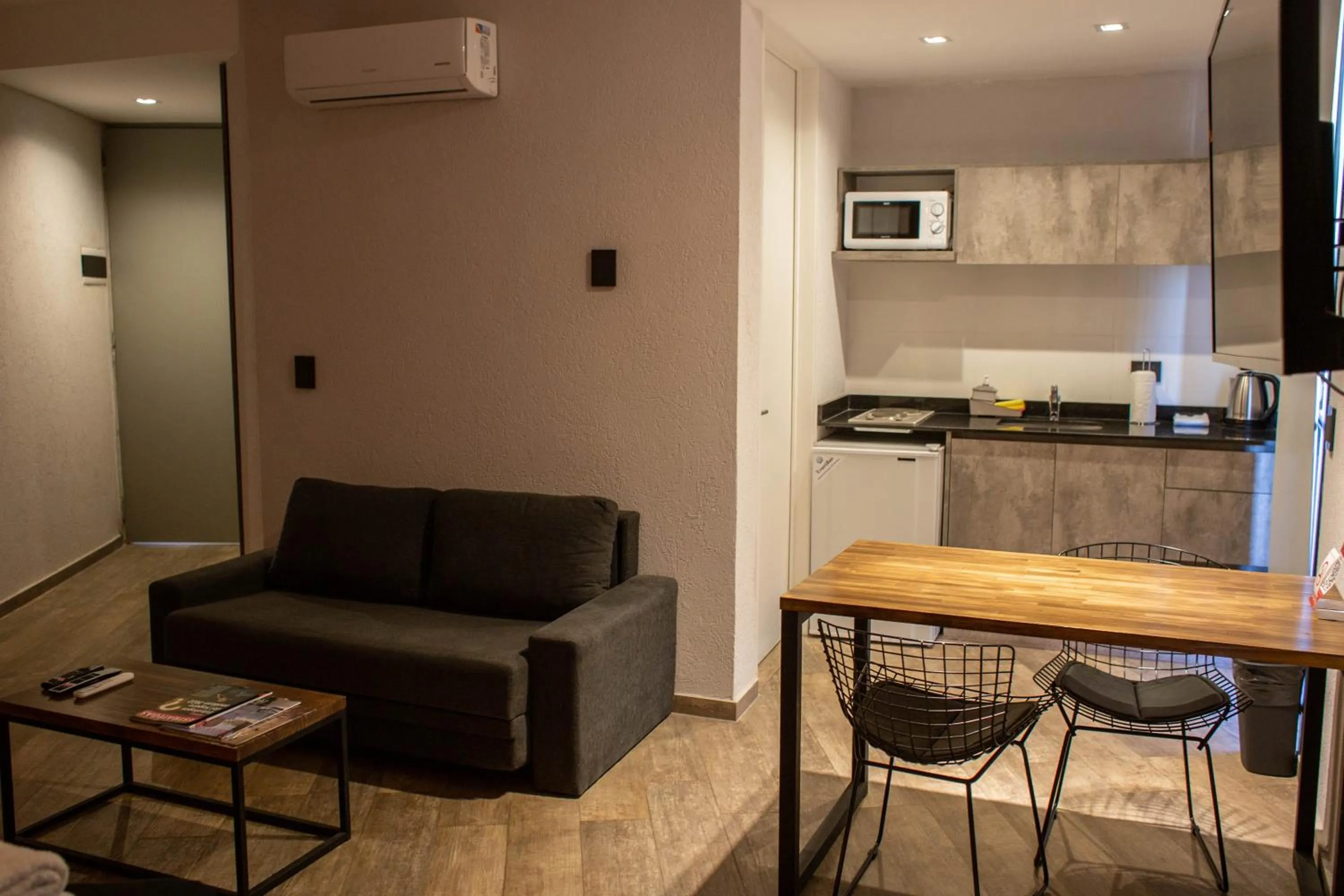 Kitchen or kitchenette in Days Inn Devoto