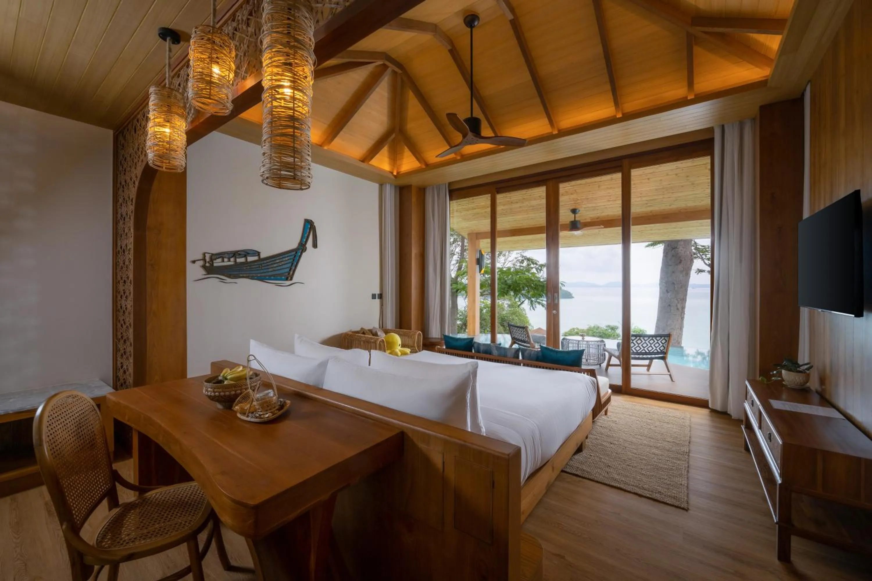 Communal lounge/ TV room, Bed in SINAE Phuket Luxury Hotel