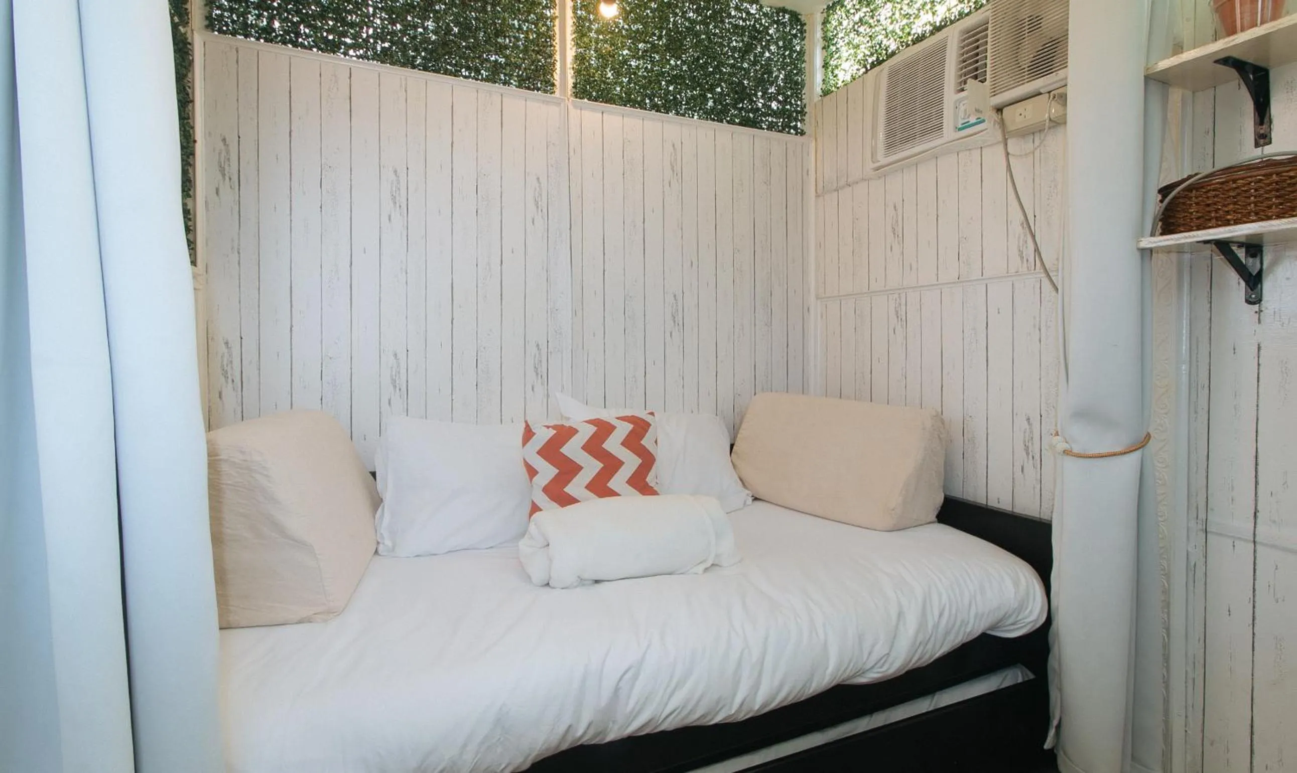 Garden, Bed in Nearest Hostel Pasay City by RedDoorz