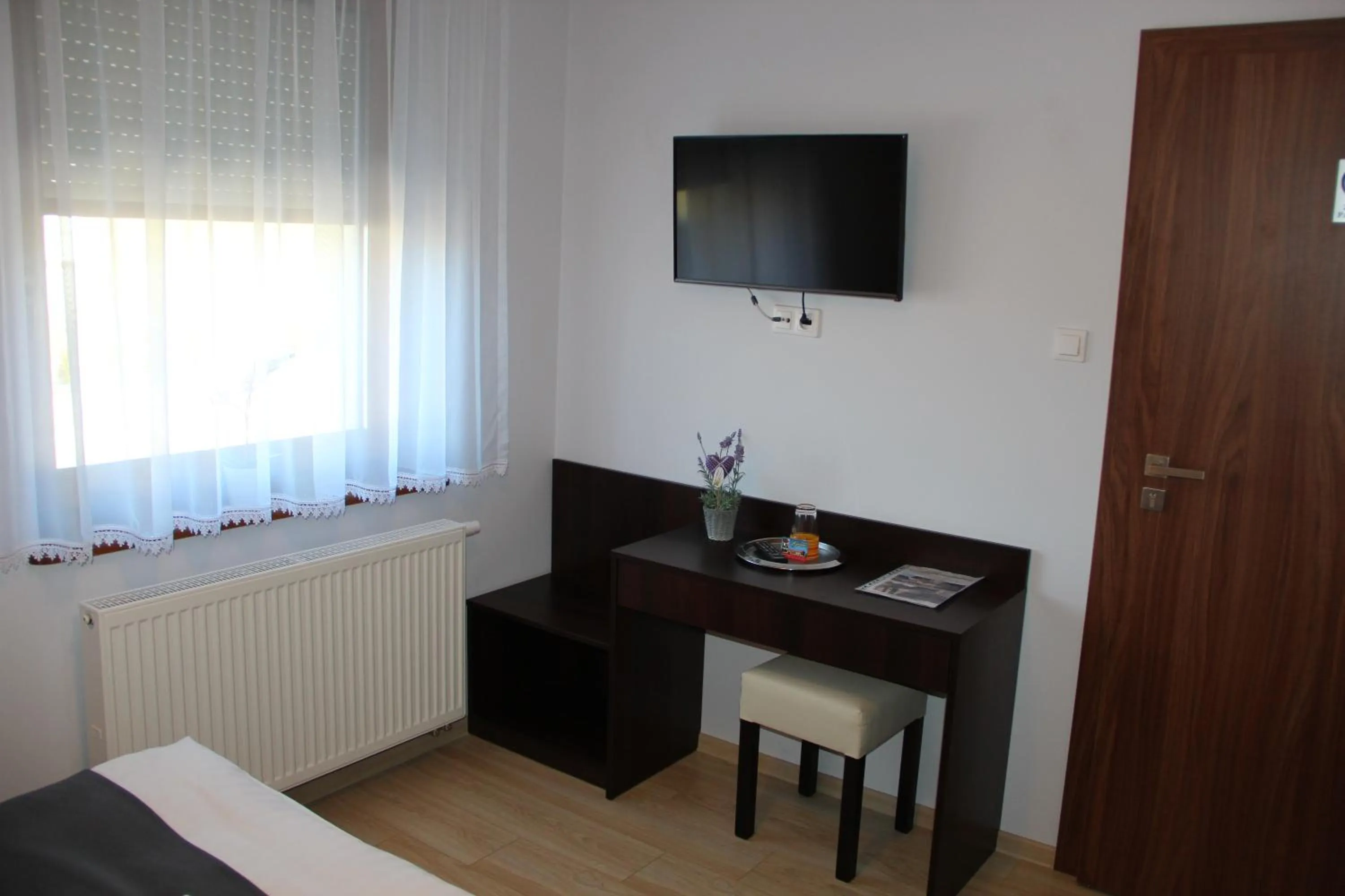 TV and multimedia, Bed in Zajazd Gościniec