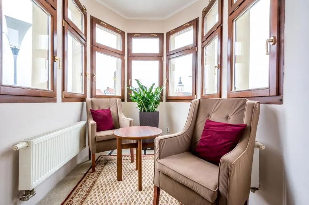 Seating area in Alexander