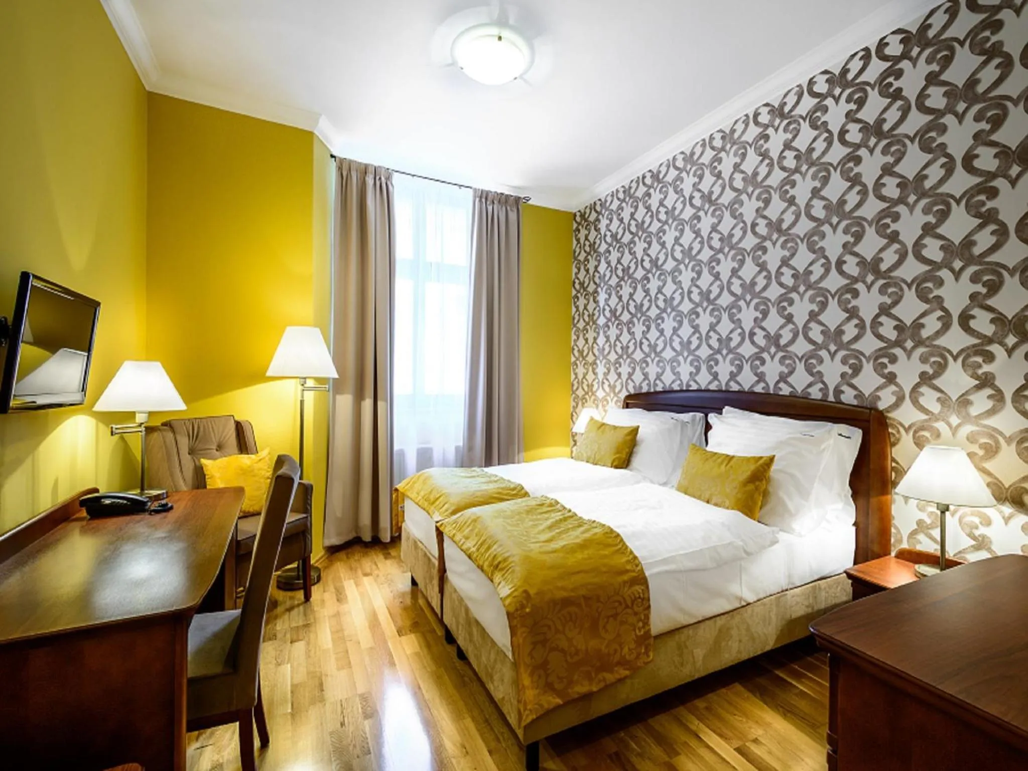 Photo of the whole room, Bed in Alexander