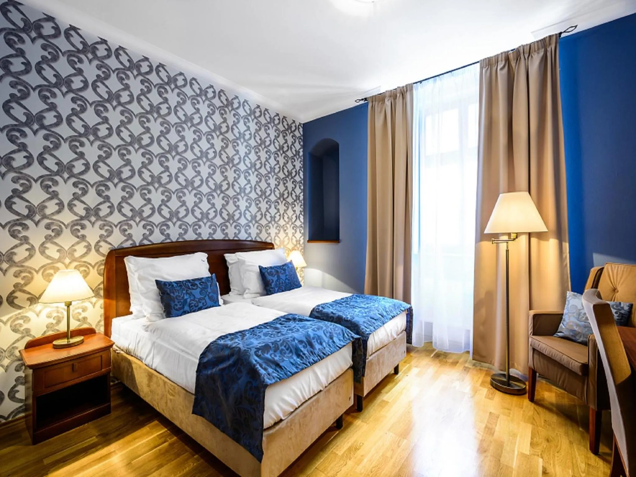 Photo of the whole room, Bed in Alexander