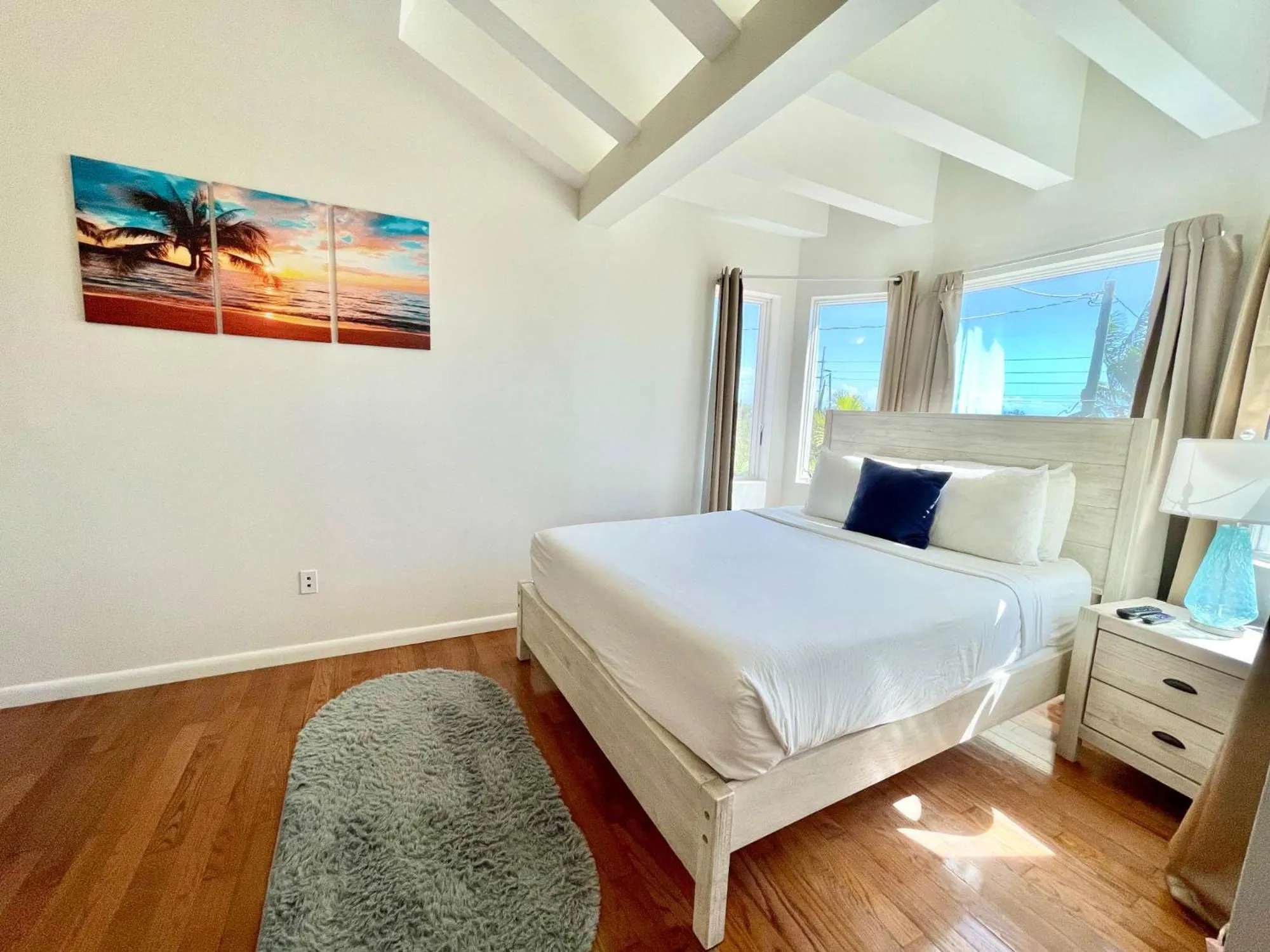 Photo of the whole room, Bed in Gulf View Waterfront Resort