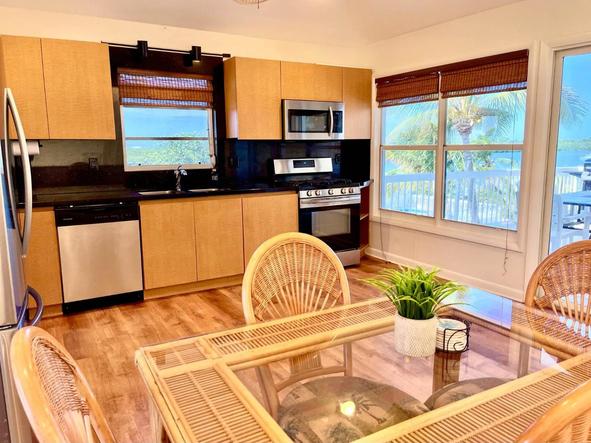 Dining area in Gulf View Waterfront Resort