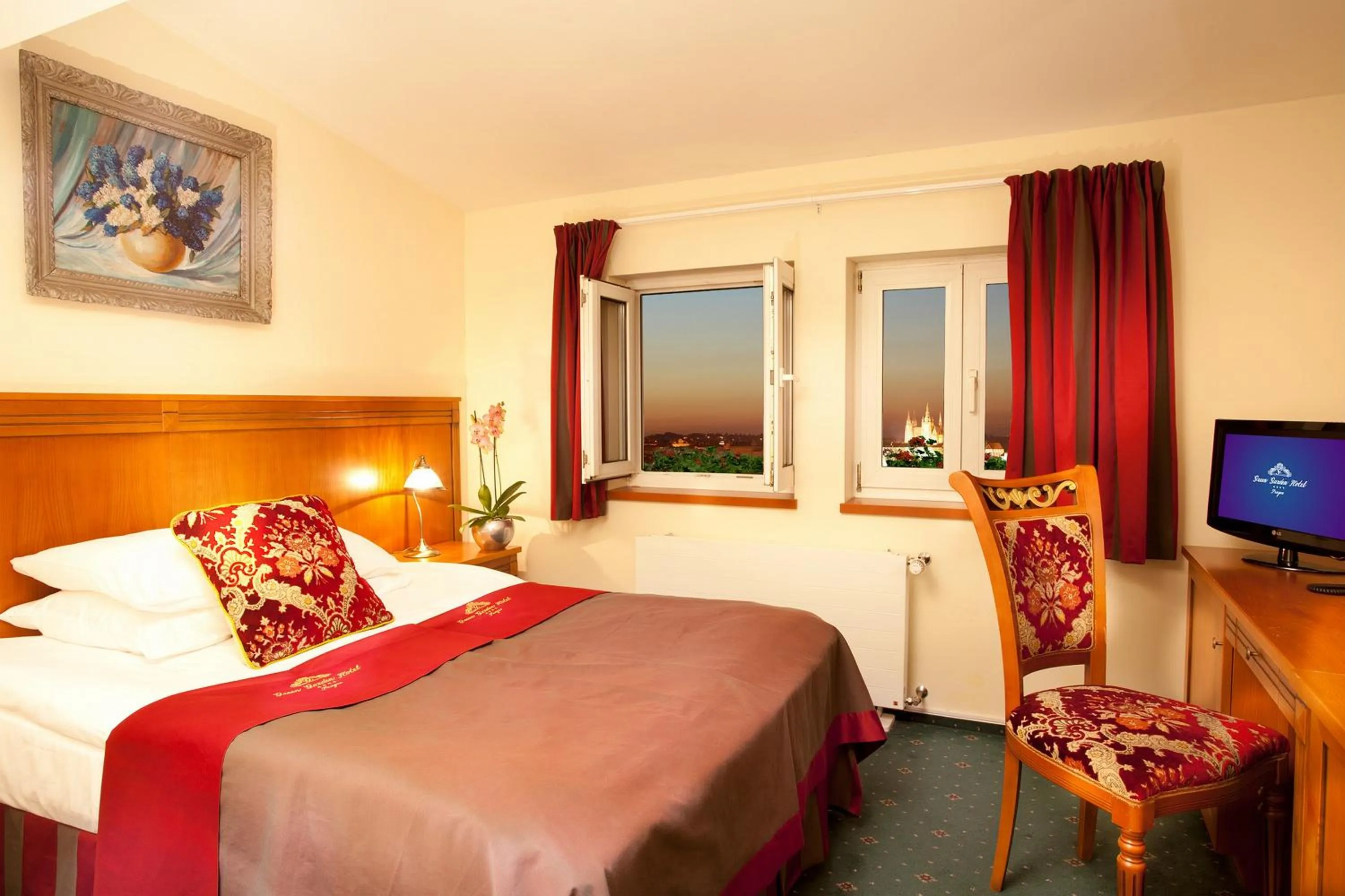 Bedroom, Bed in Green Garden Hotel