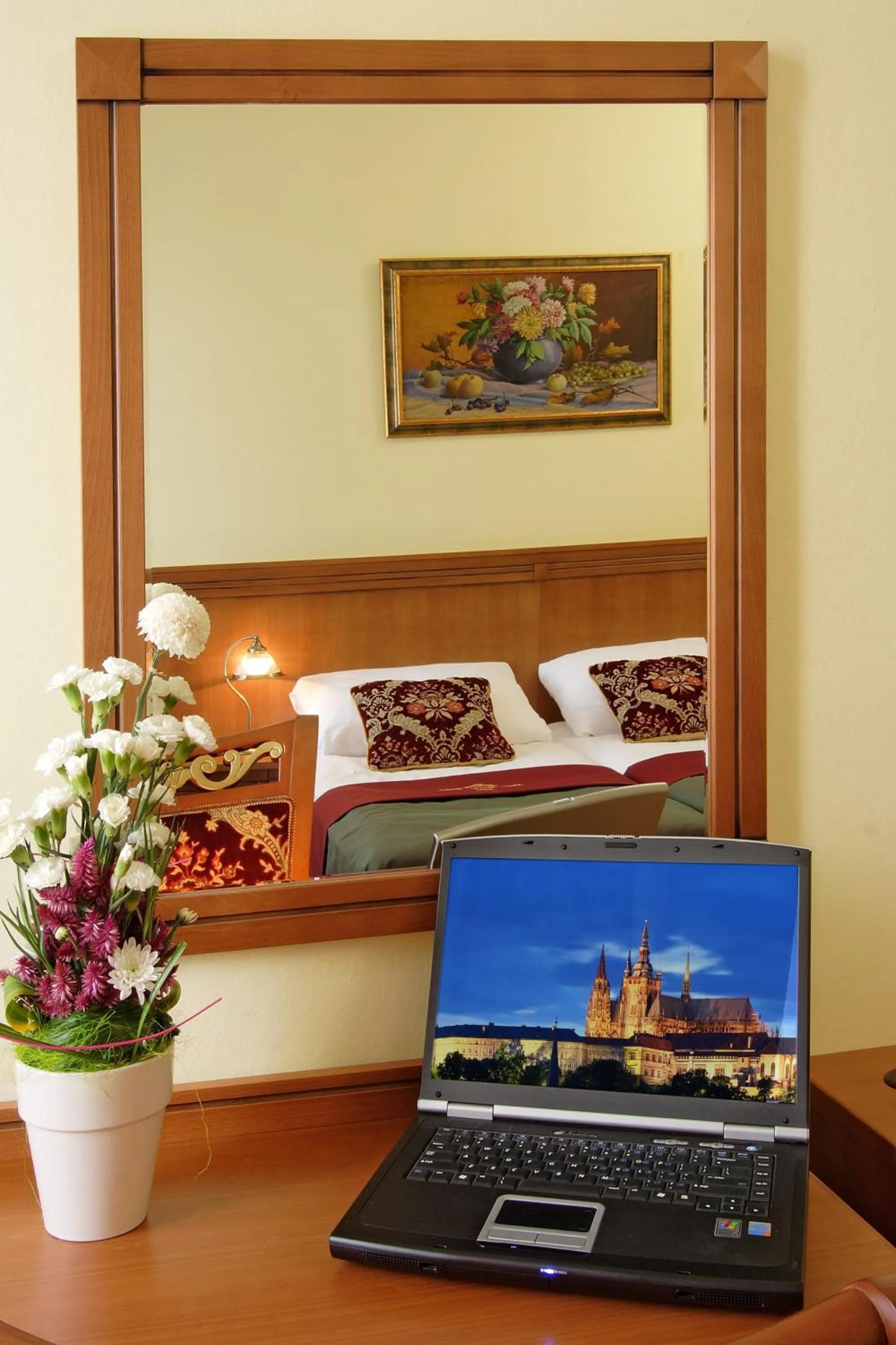 TV and multimedia in Green Garden Hotel