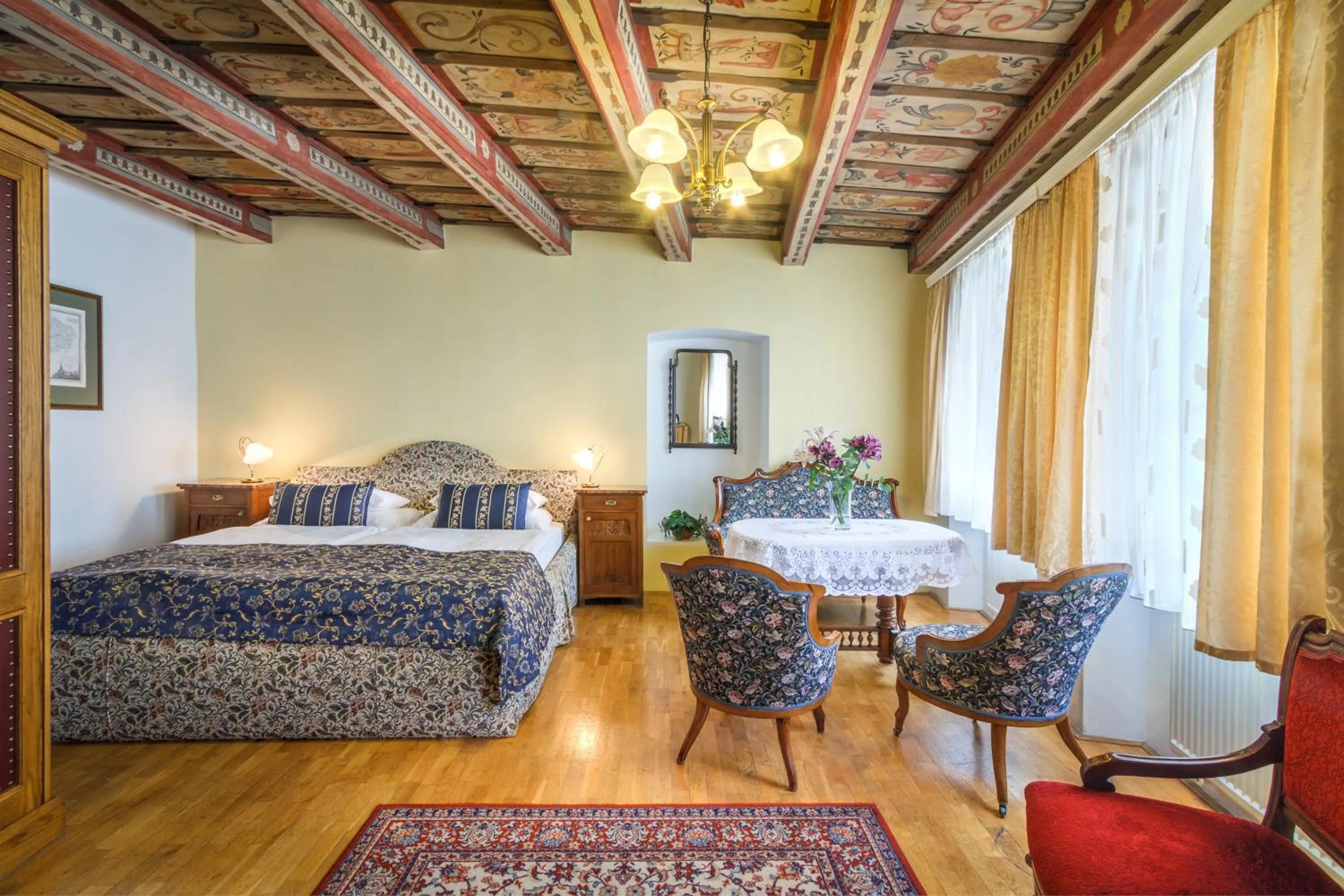 Bedroom, Bed in Red Lion Hotel