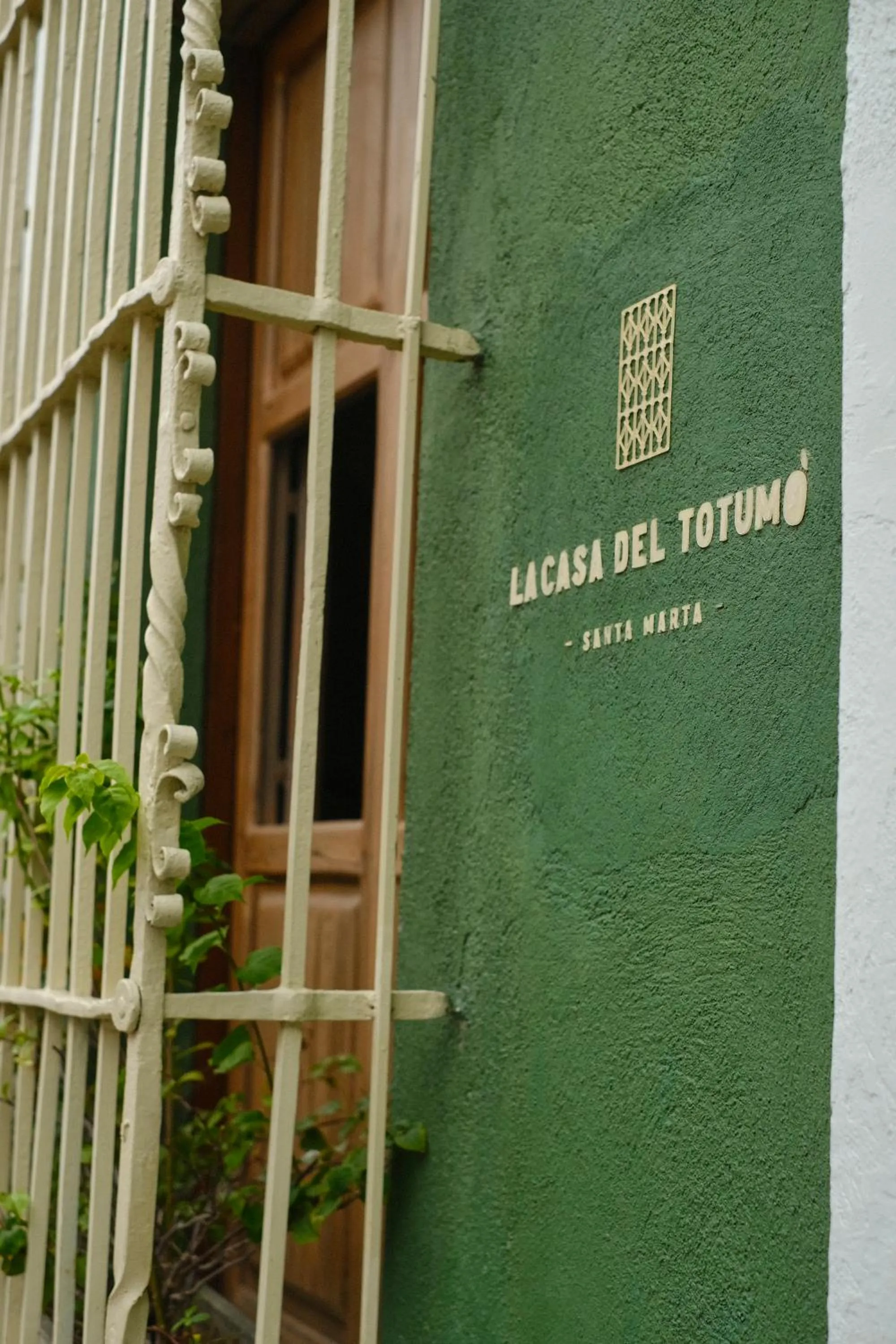 Property logo or sign in La Casa del Totumo
