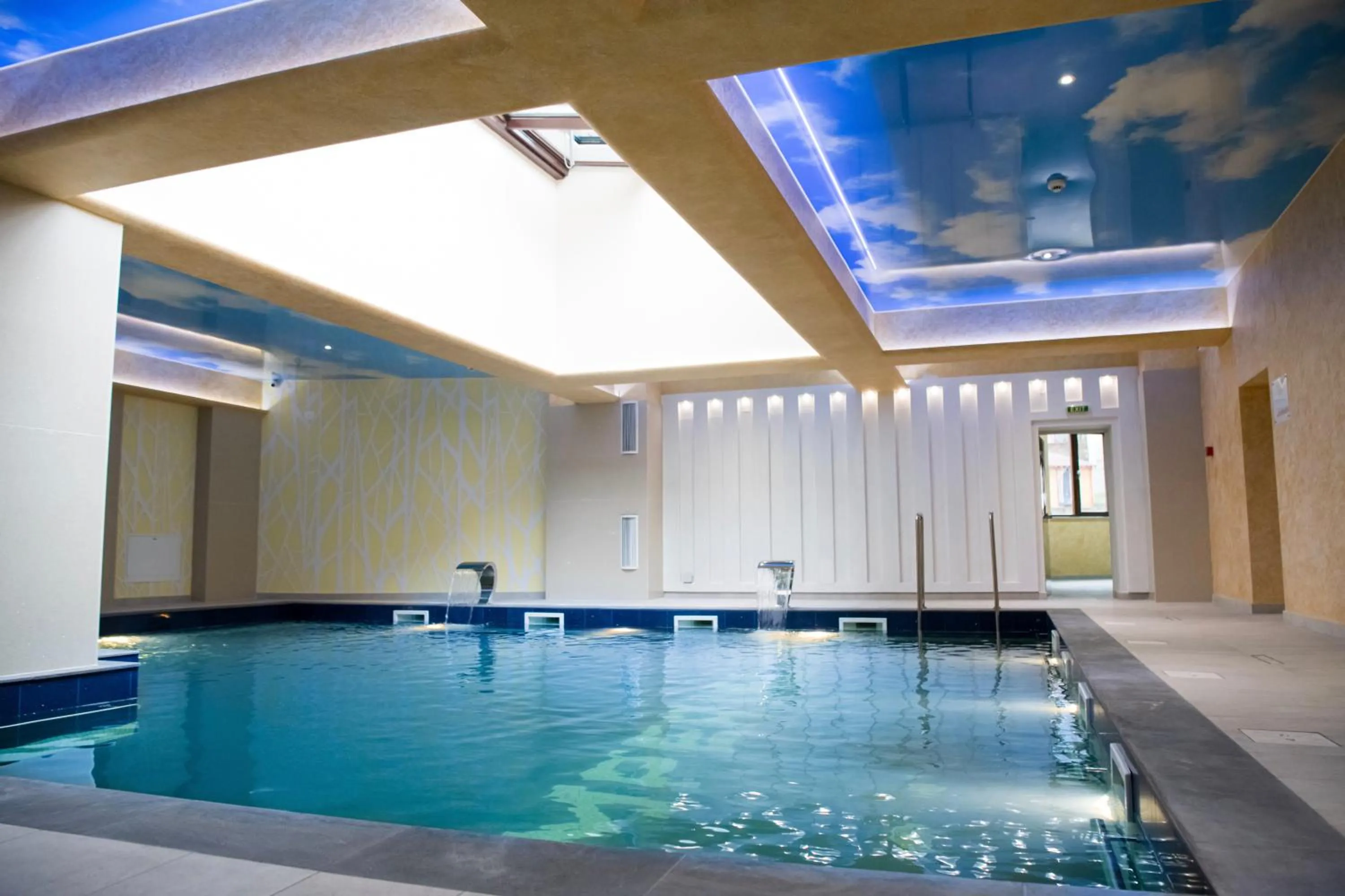 Swimming pool in Imperial Hotel&Spa - Baile Olanesti