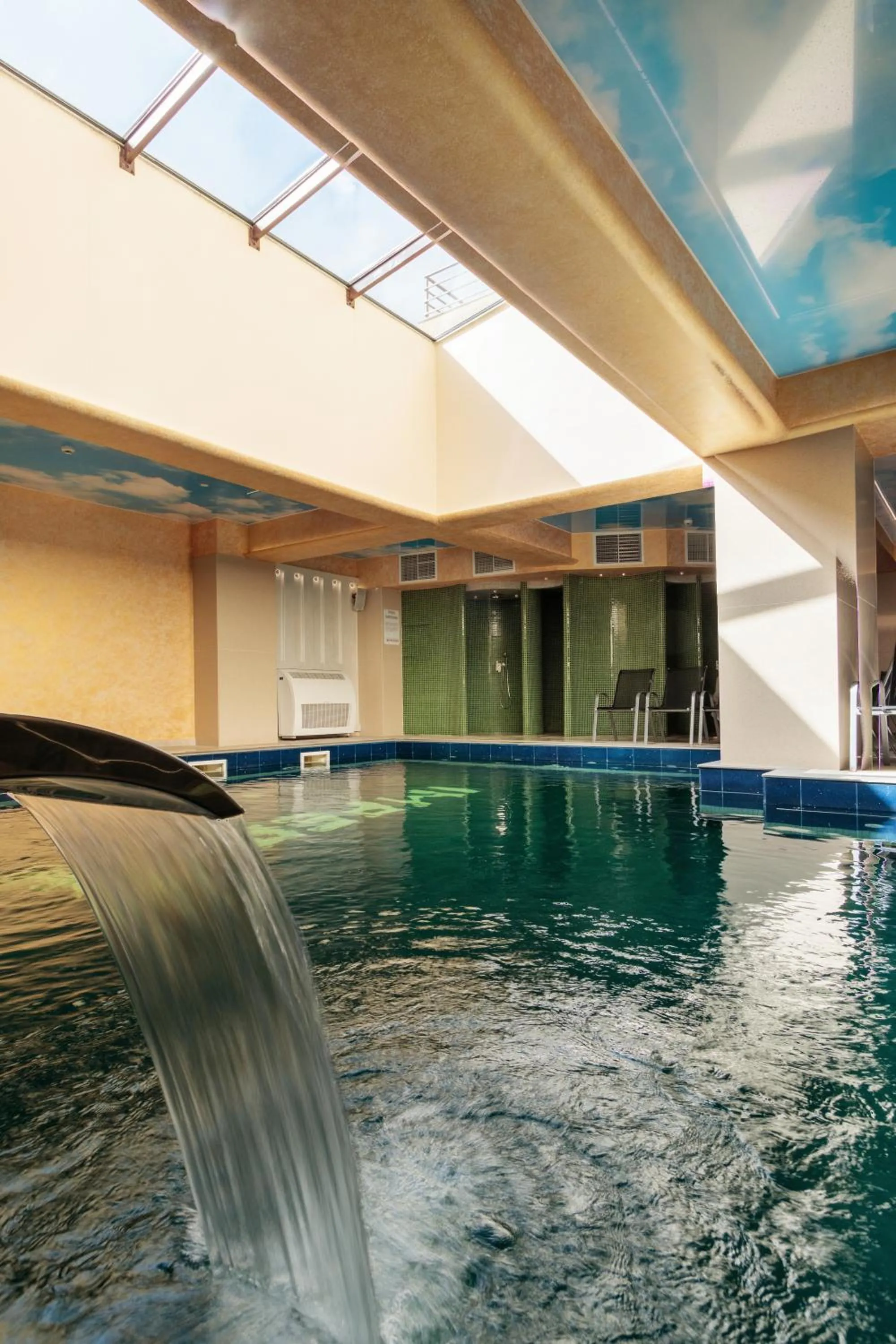Swimming pool in Imperial Hotel&Spa - Baile Olanesti